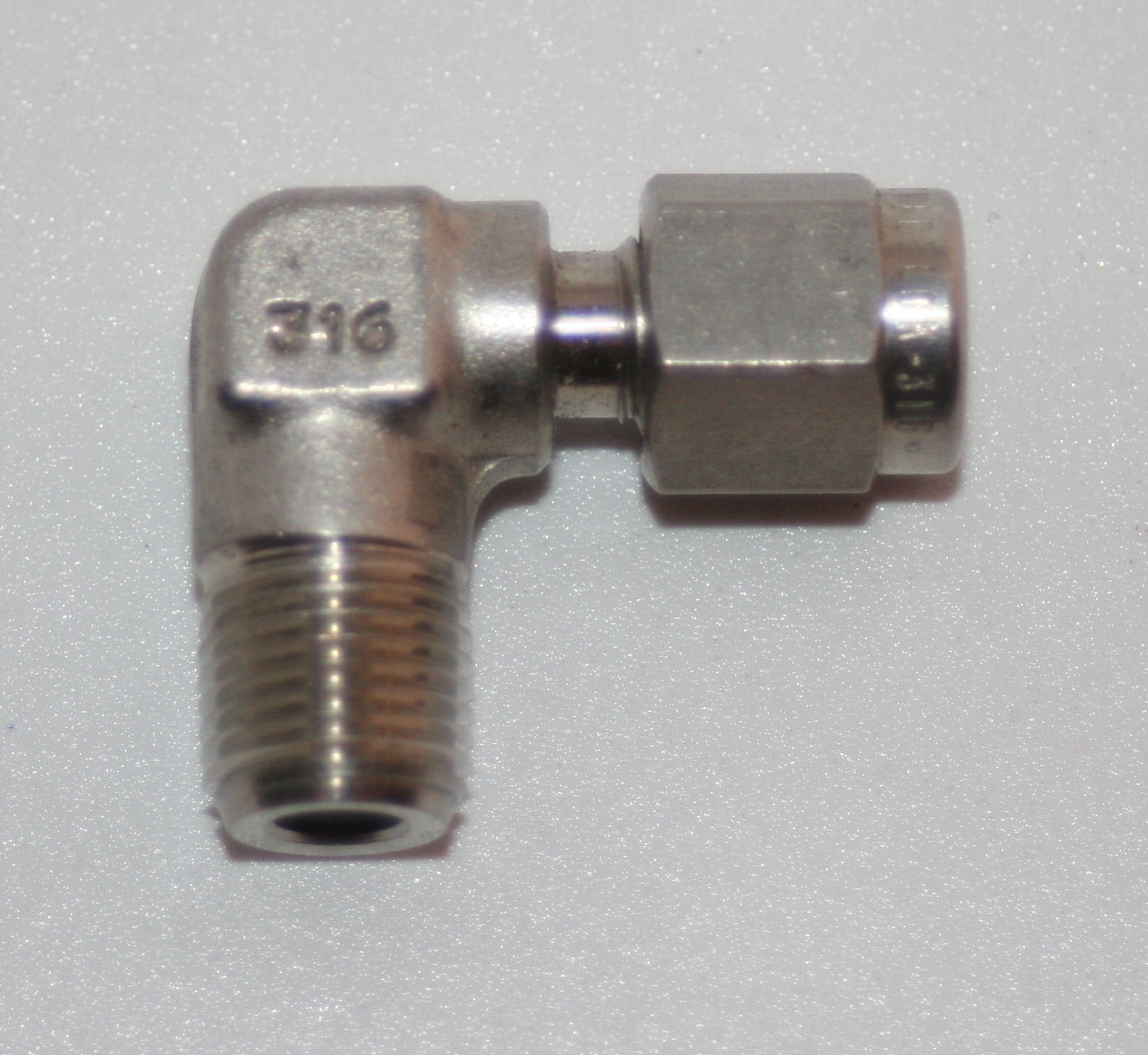 Duolok 316SS Male Elbow 1/8'' Tube x 1/8'' NPT (Swaglok PN: SS-200-2-2; Parker PN: 2MSEL2N-316; Hy-Lok PN: CLMA 2-2N-S316)