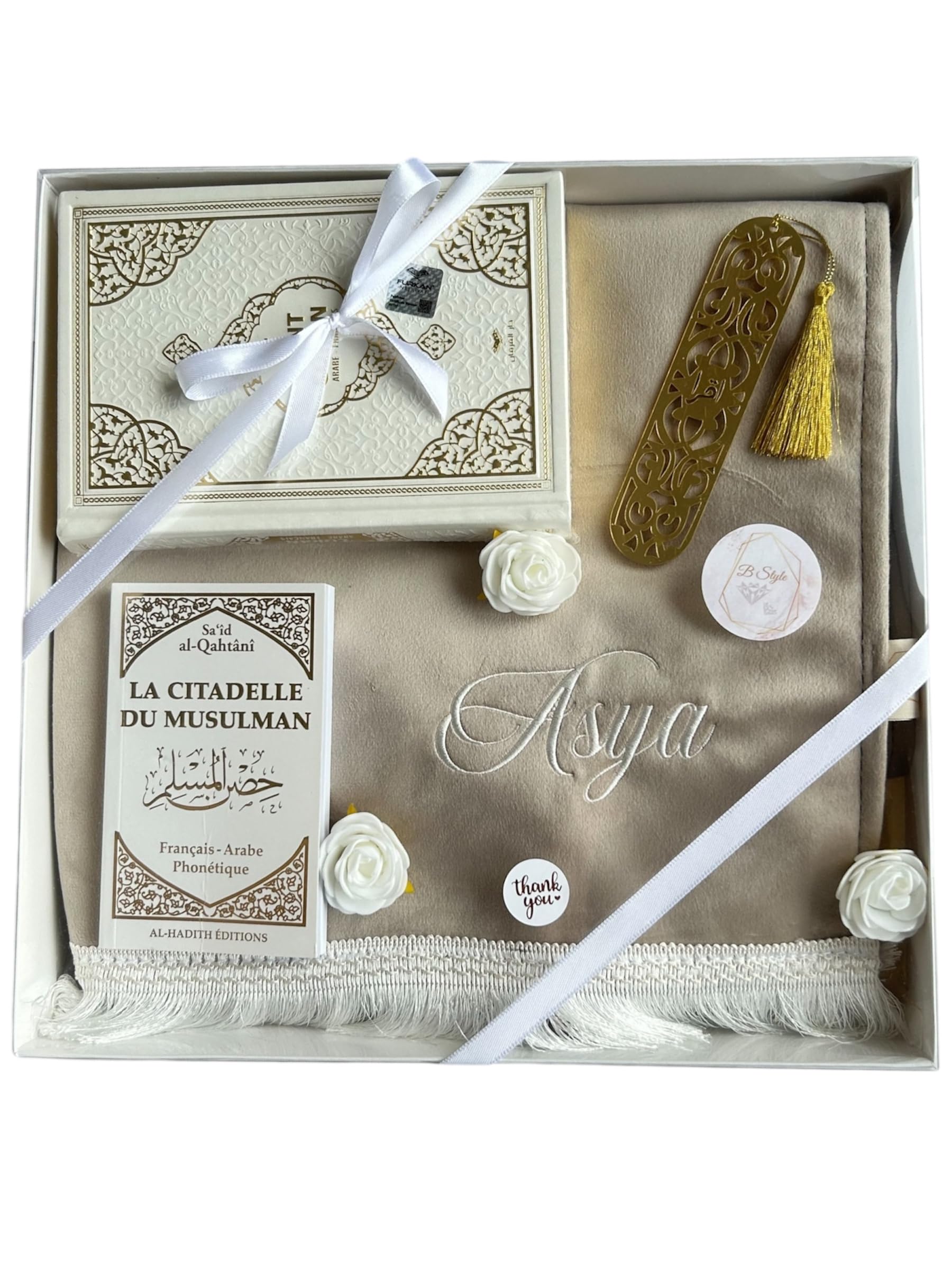 B Style Coffret Musulman Broderie personnalisée avec Tapis de prière avec Coran en Arabe et Traduction de Ses Sens en français Box Islam à Composer aid et Ramadan Sajada (Taille M)