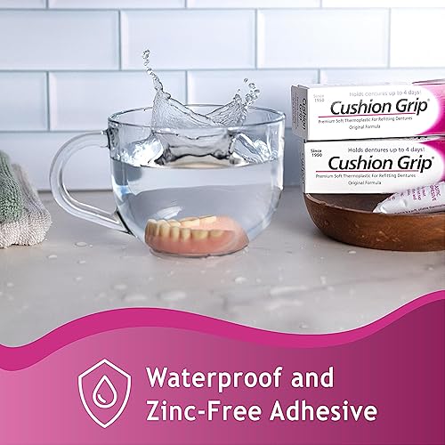 Miniatura 5 de Cushion Grip Adhesivo termoplástico para dentaduras postizas de 1 onza (paquete de 2), extra fuerte que soporta hasta 4 días, resistencia