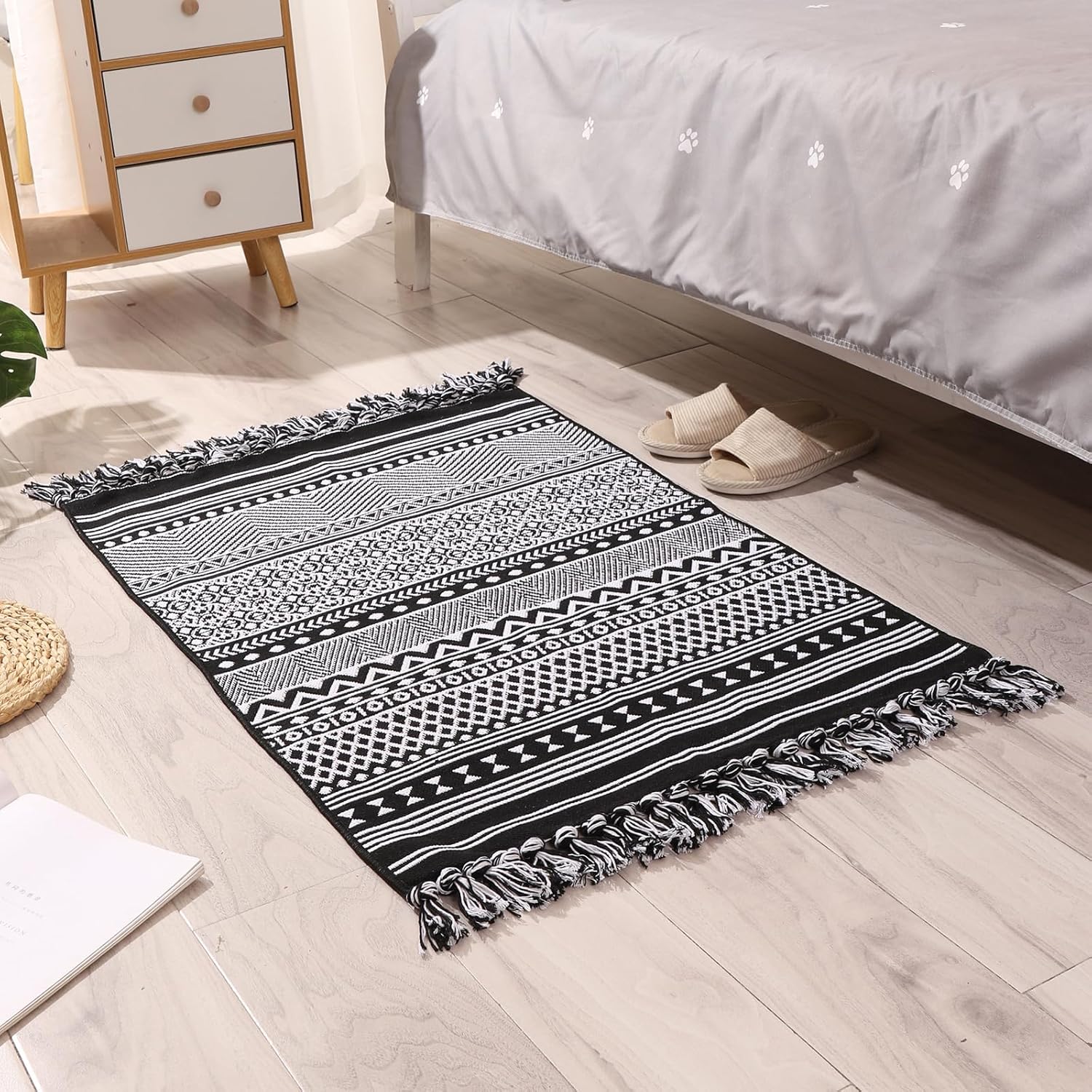 vctops Boho Cotton Linen Bathroom Rugs with Tassels 2x3 Soft Absorbent Weave Area Rugs Non-Slip Washable Door Mat Small Accent Throw Rug for Bedroom Kitchen Entryway (Black C,2'x3')