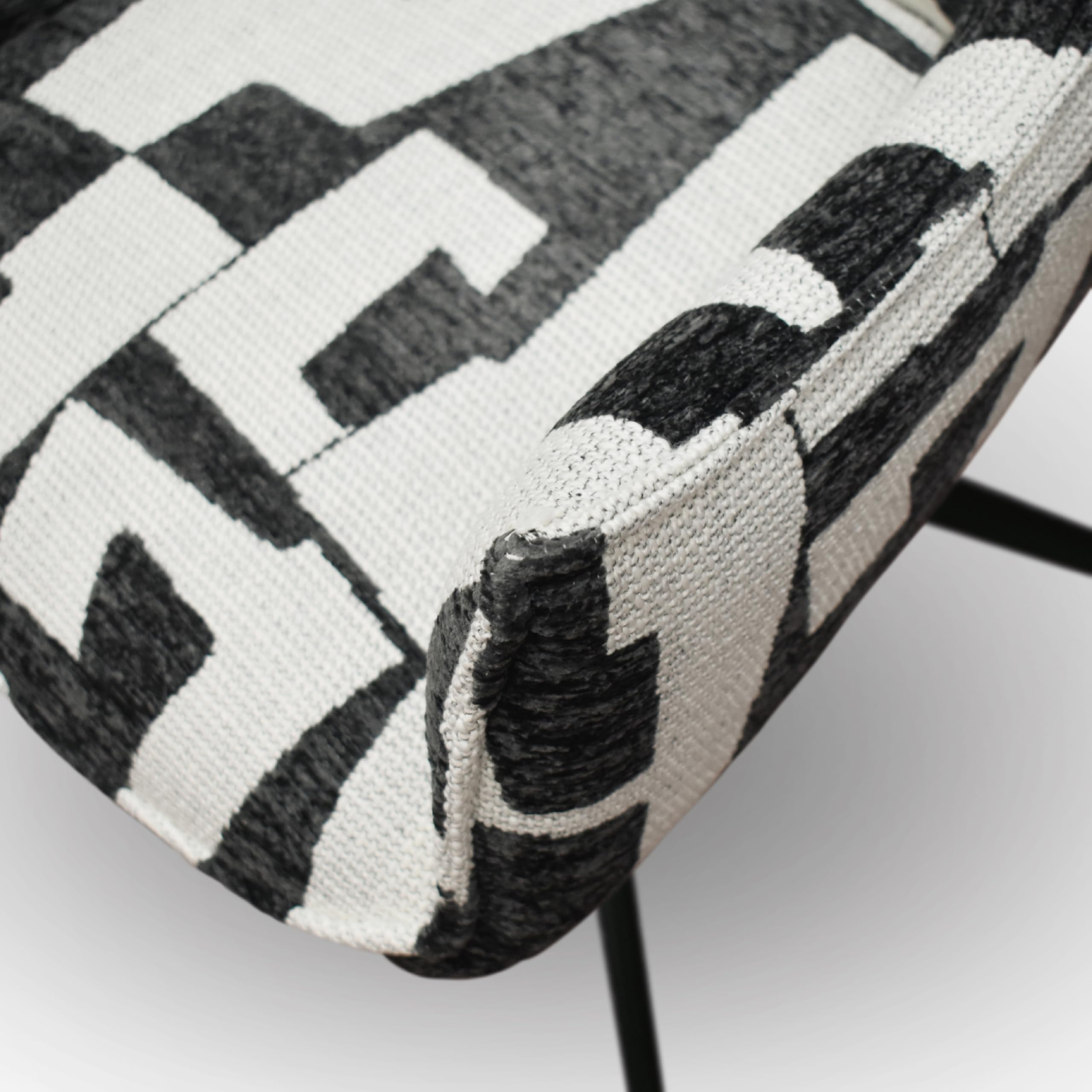PAZZO DESIGN Poltrona imbottita Girevole Ornella con Poggiatesta e Braccioli, Set Da 1, Bianco/Nero, Poltrona Tessuto, Relax, Lettura, Comoda, Gambe Metallo, Sala da Pranzo, Ufficio - id_2342