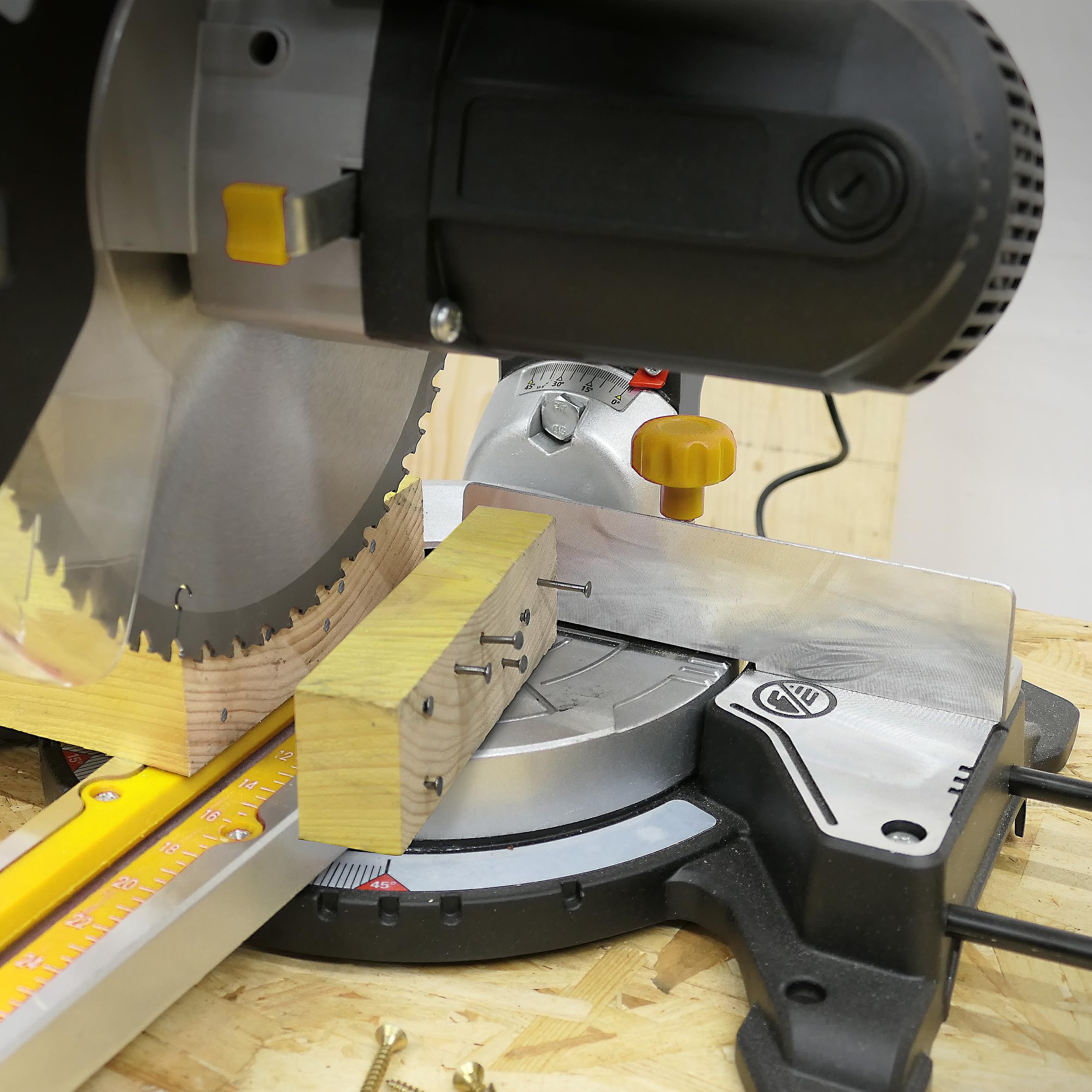 Fartools SBM 210 Scie à onglet radiale 1700W, lame.210mm multi-matériaux 24 dents, inclinaison de la tête gauche, visée laser, plateau indexable à l'avant, 2 vitesses de rotation : 3500tr/min