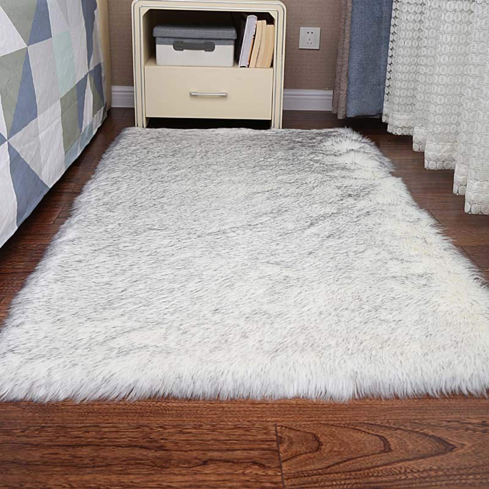 Alfombra mullida de pelo sintético SPOUR para aislar el suelo del dormitorio en color gris