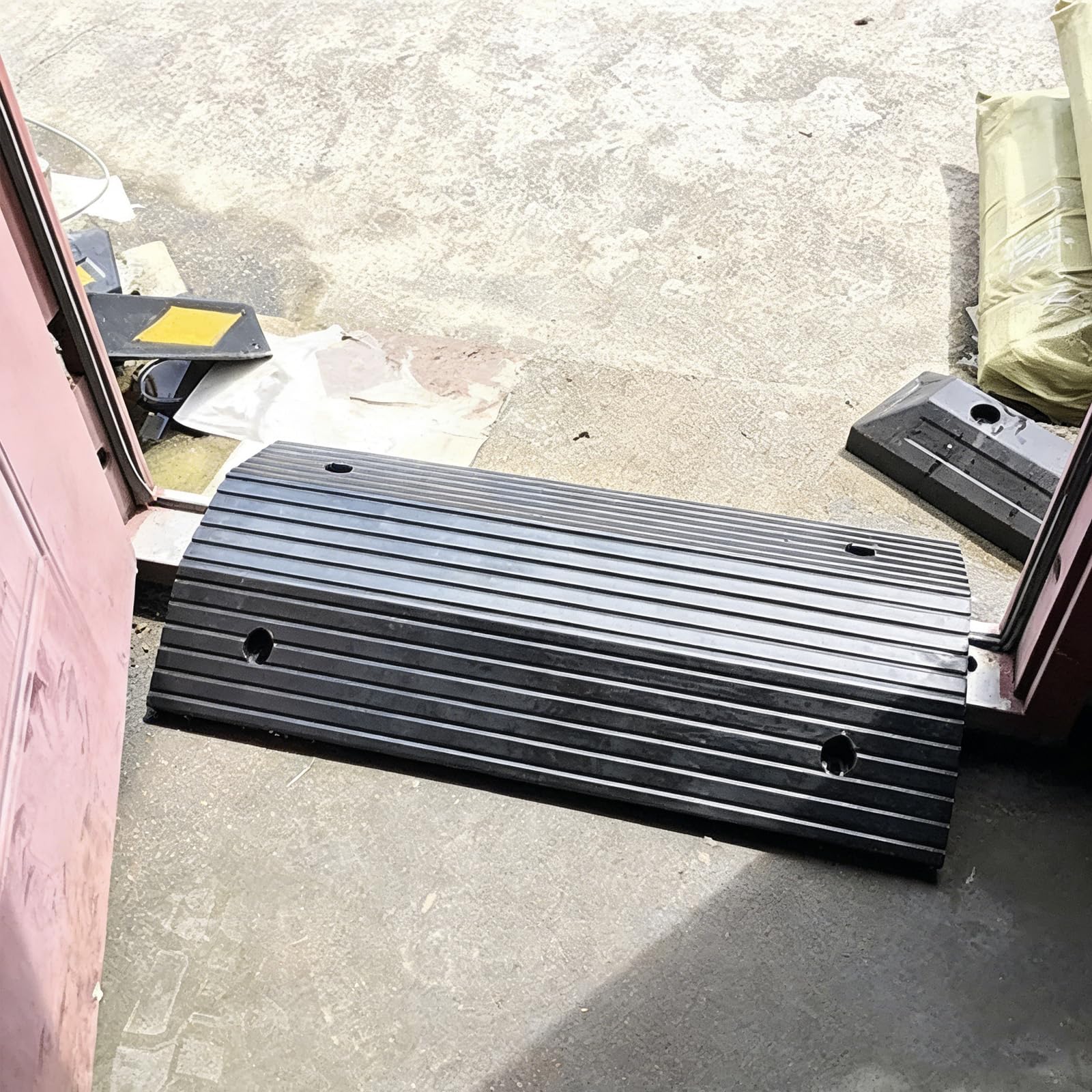 Rampa per battitacco con scanalatura di protezione dei cavi, superficie antiscivolo, alta capacità di carico per sedie a rotelle, scooter, scooter mobili, soglia per casa, ufficio, negozio