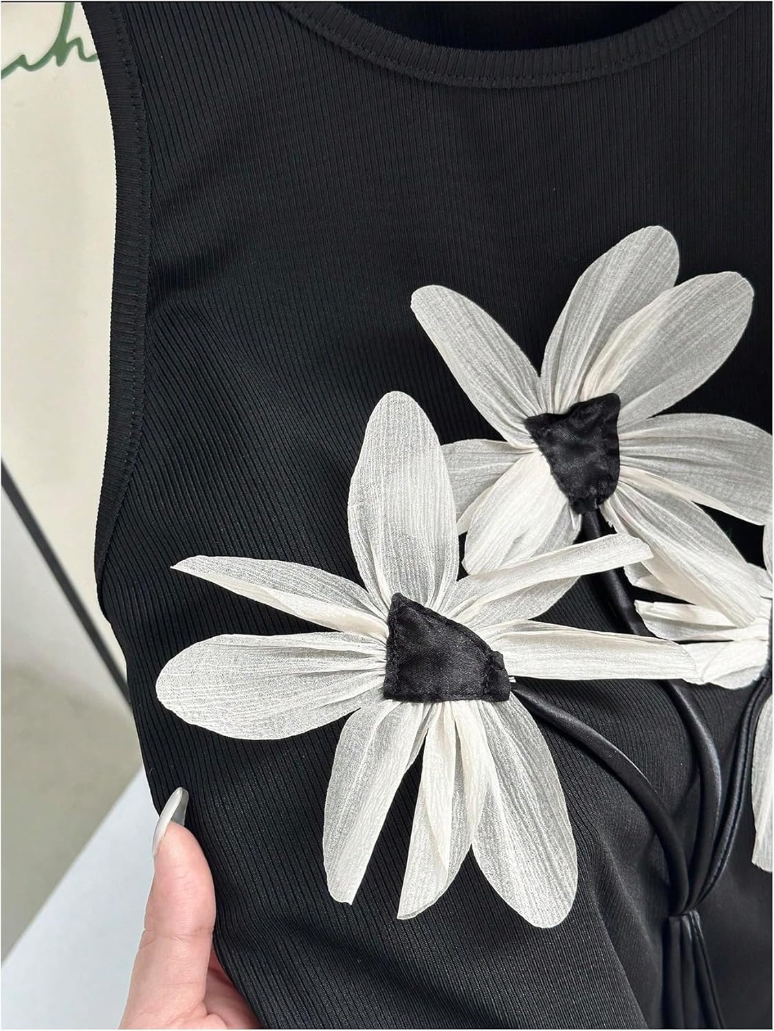 SOLY HUX Women's 3D Floral Top Sleeveless Crew Neck Cute Summer Crop Tank Tops Aesthetic Clothes - Image 4