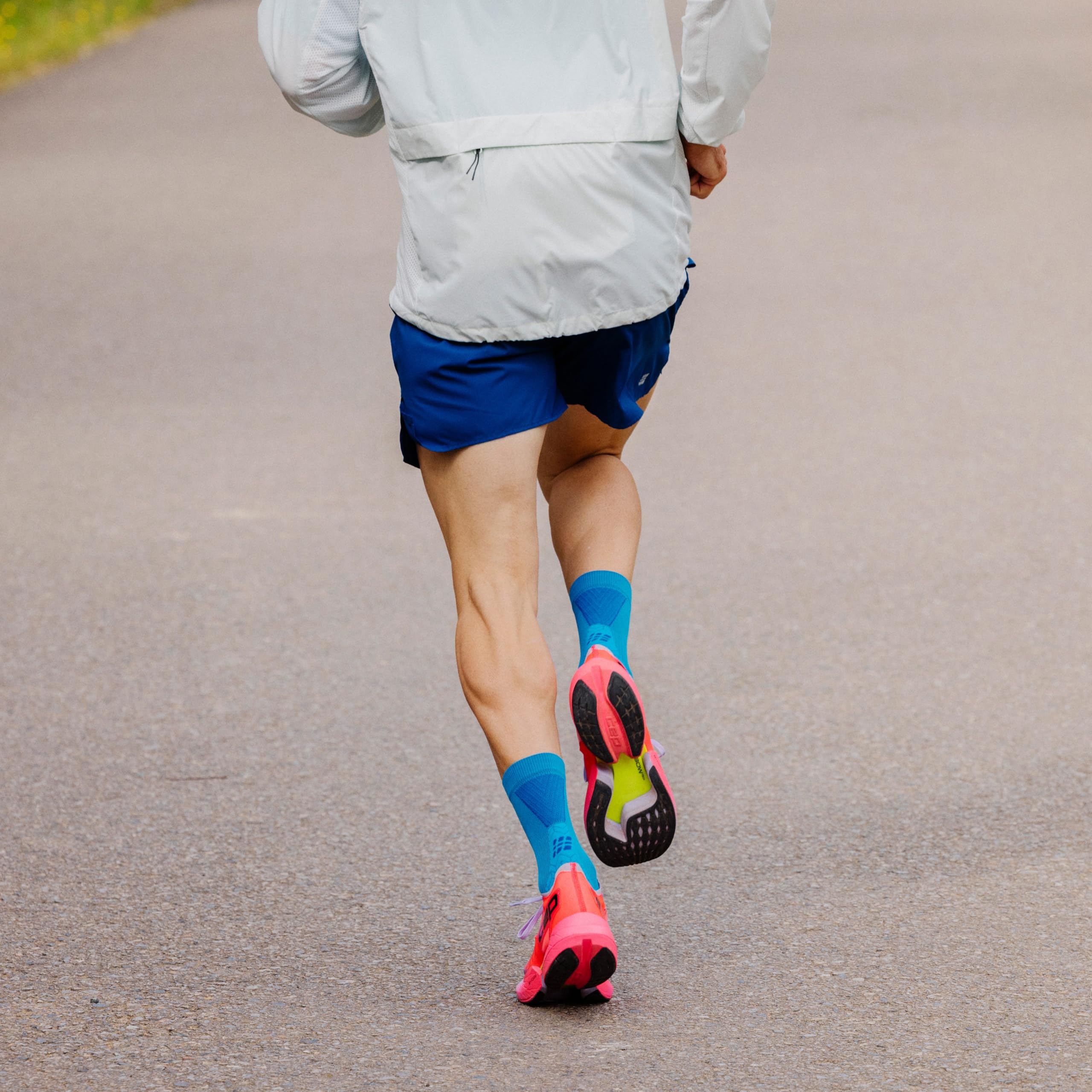 CEP Core Run Chaussettes de course ultralégères mi-hautes – Coupe de compression – Design sans ampoules pour la performance chez les hommes et les femmes