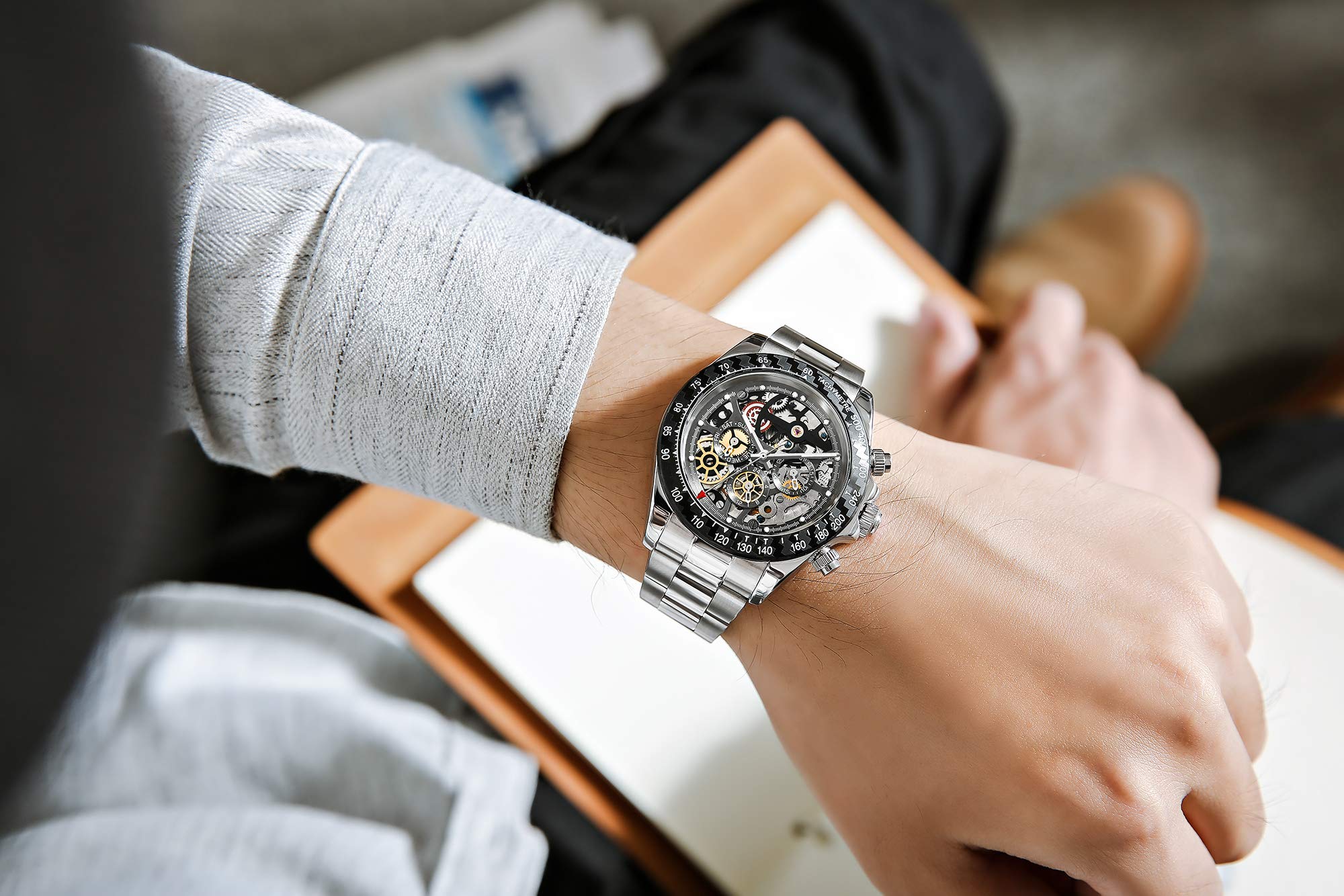 Orologio da uomo automatico scheletrato meccanico in fibra di carbonio con cinturino in acciaio inossidabile 88879