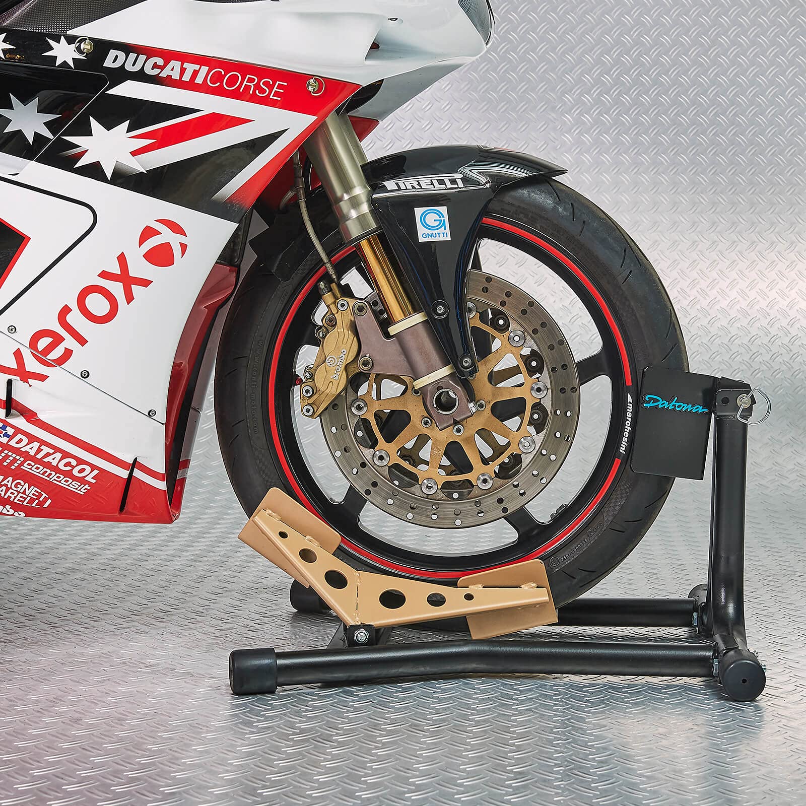 Datona Motorradwippe schwarz für Motorräder 16-19 Zoll 100-140 mm mit Kipp-Klemm-System Pulverbeschichtung und Montagelöchern für Anhänger Transporter Garage und Werkstatt