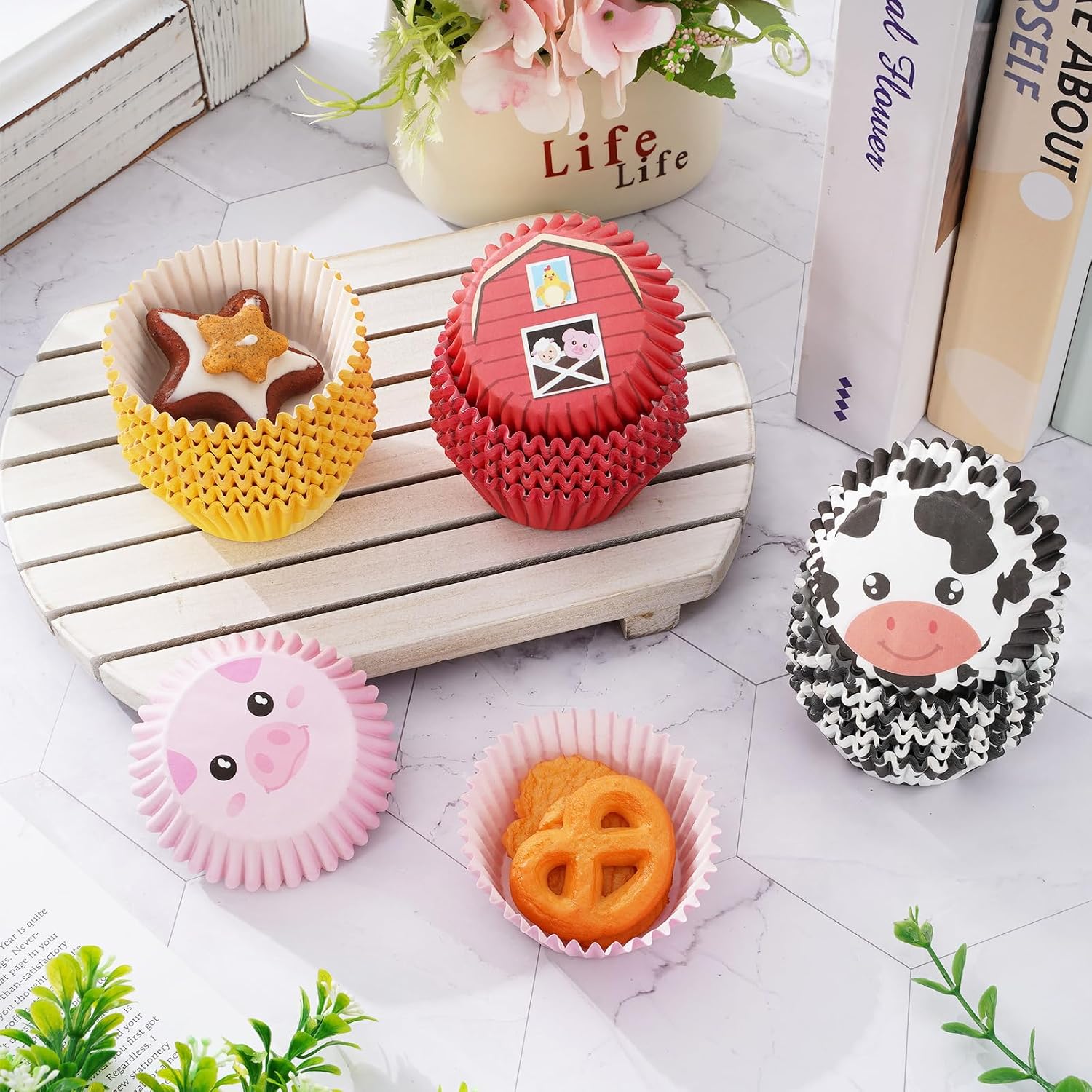 Whaline 600Pcs Farm Animals Cupcake Liners Farm Theme Cupcake Wrappers 4 Designs Paper Disposable Decorative Muffin Brownie Cups for Baking Birthday Baby Shower Party Supplies image 3