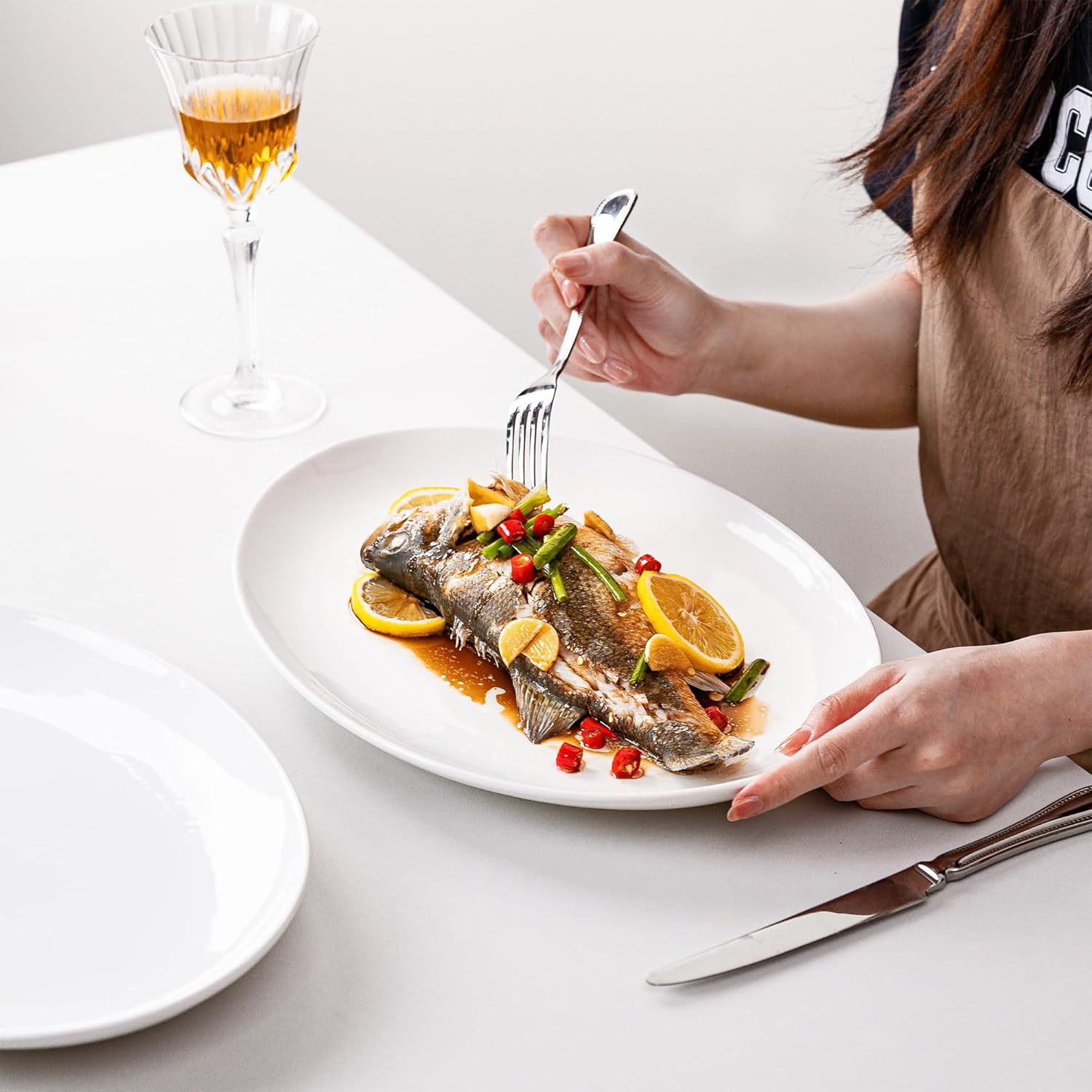 Serving Platters Set of 2 – 15.5 Inch Oval White Serving Platters, Large Porcelain Serving Platter Set for Party, Appetizers, Charcuterie, Sushi & Dessert, Microwave & Dishwasher Safe