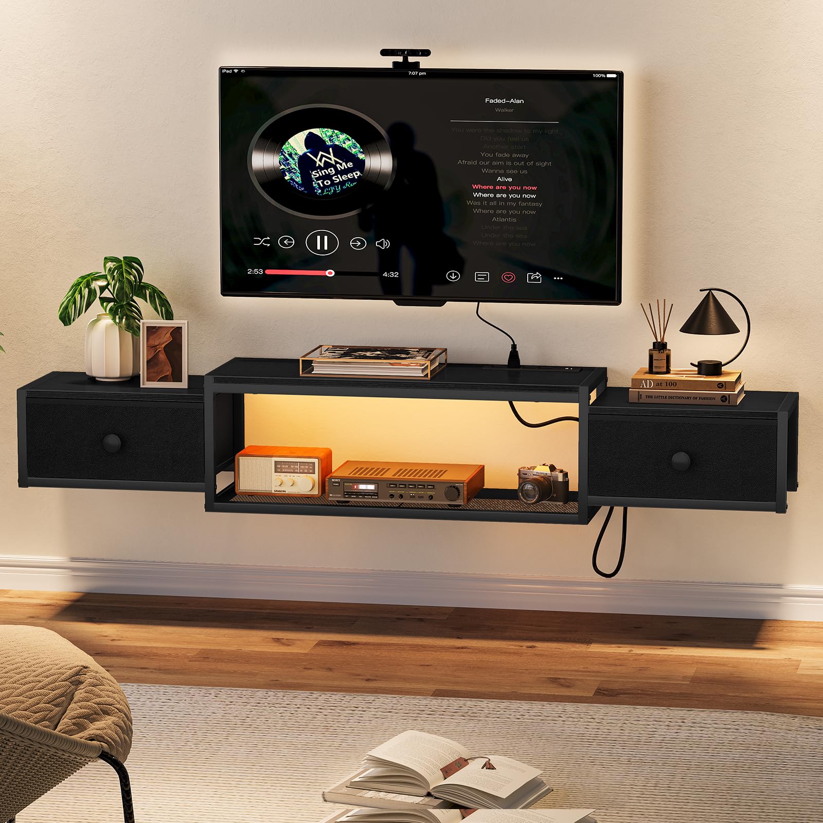Meuble TV flottant de 160 cm pour salon moderne et connecté