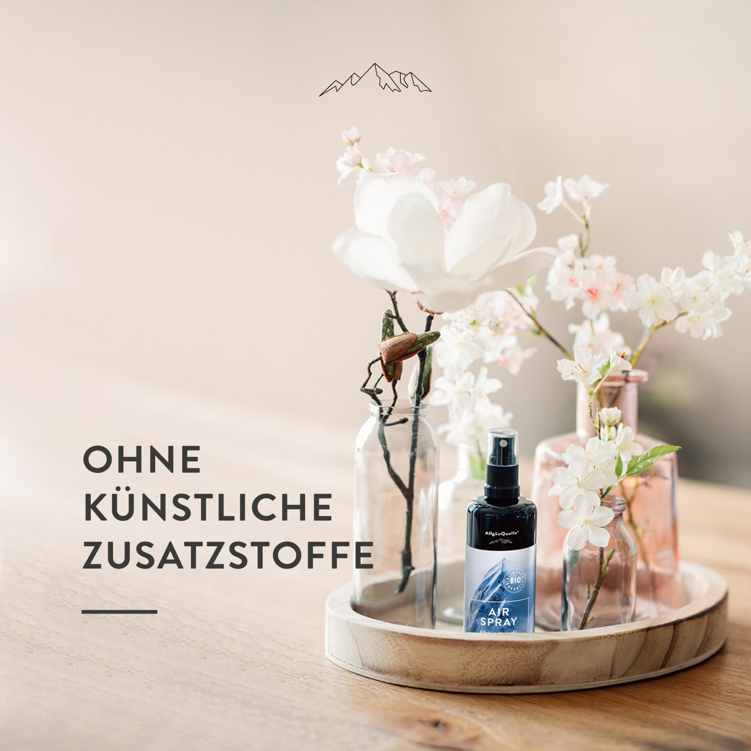 AllgäuQuelle® Bio Airspray-Set mit 100% Bio-Duftölen. ✓ Allgäuer Erfrischung ✓ Allgäuer Naturluft ✓ Allgäuer Atemwohl ✓ Allgäuer Nachtruhe inkl. Bio-Duft-Säckchen | Natürliches Bio Raumduft-Set