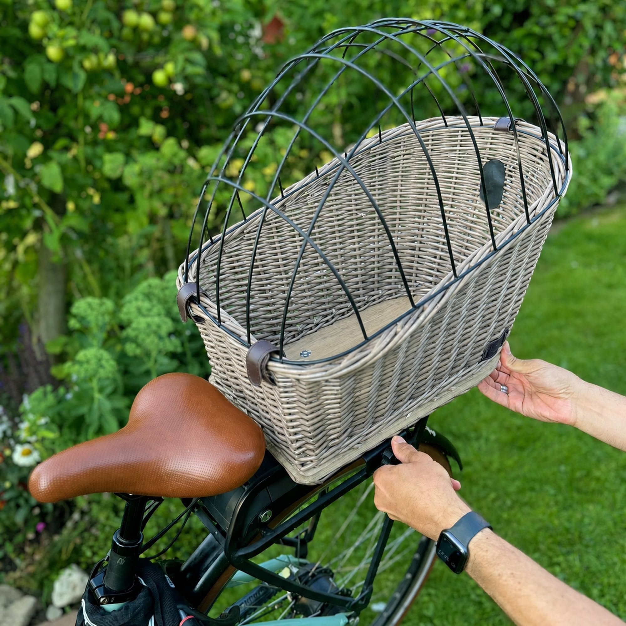 UNUS Panier de vélo pour chien en osier pour porte-bagages avec grille et coussin, gris