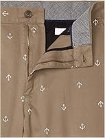 Vista 5 de Tienda Essentials - Pantalones cortos chinos de corte clásico 7 pulgadas para hombre