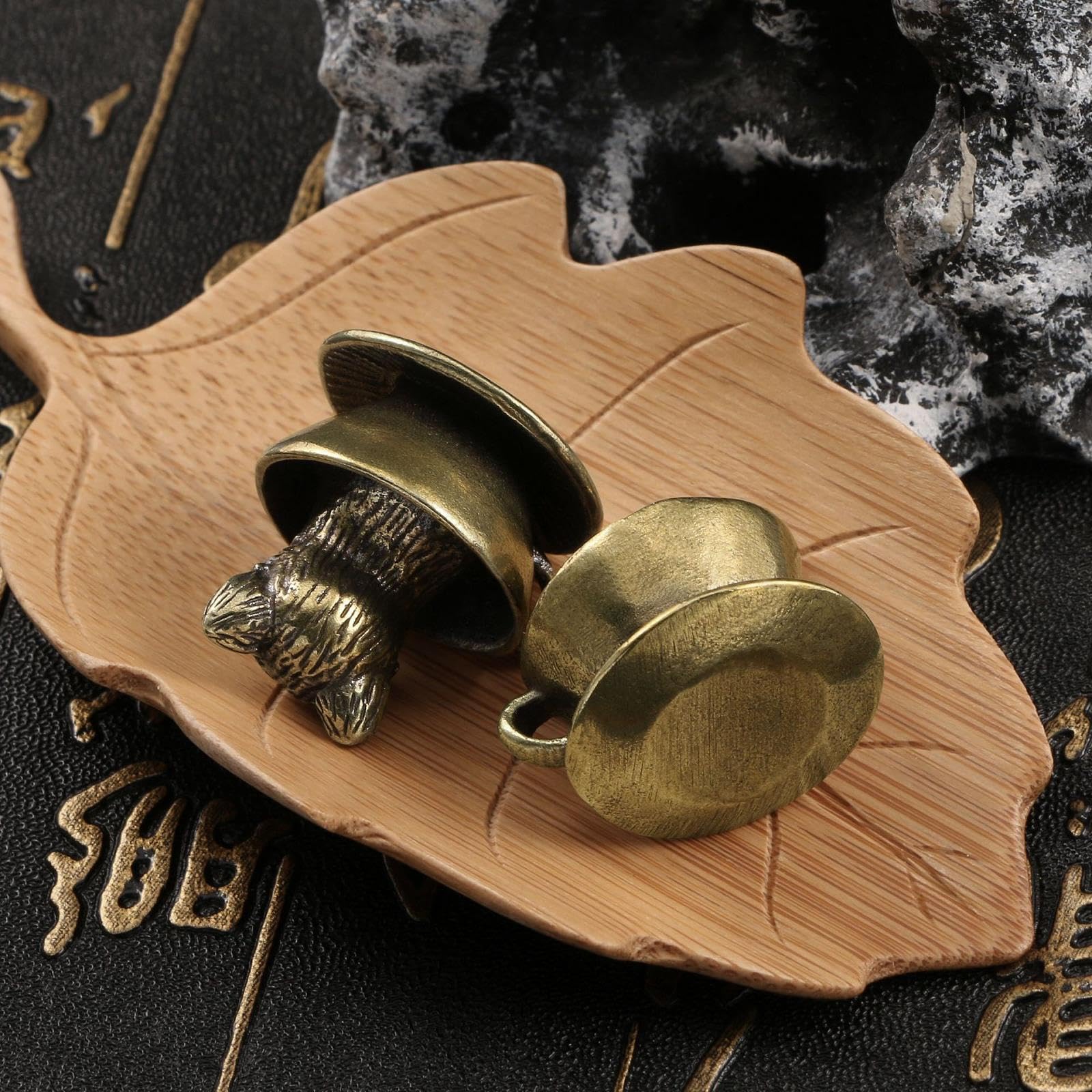 犬の置物。正一。刻印。在銘。金属製。銅製？真鍮？。東洋美術。金属