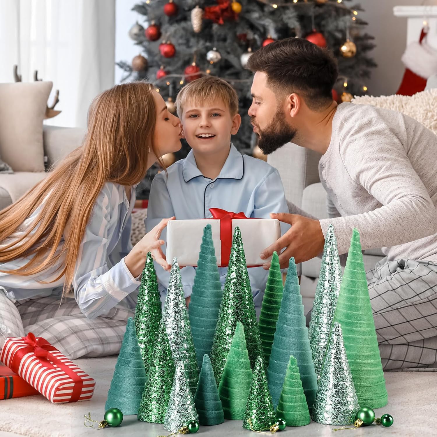 Soulchen 16 Pcs Green Christmas Velvet Trees Set Modern Christmas Velvet Cone Table Tree Centerpiece with Bows Winter Decoration Indoor for Xmas Mantel Entryway Tabletop, 12"/10"/6"/4"