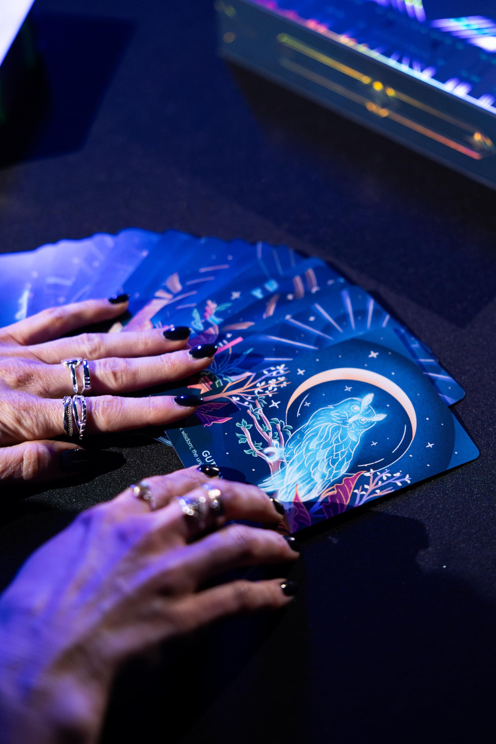 La Muci Fantôme Reborn Tarot- und Oracle-Deck-Set, Deluxe Box mit Anleitung, 78 Karten Tarot und Orakelkarten mit Augmented Reality Experience, Modernes Mystisches Deck zur Selbstreflexion