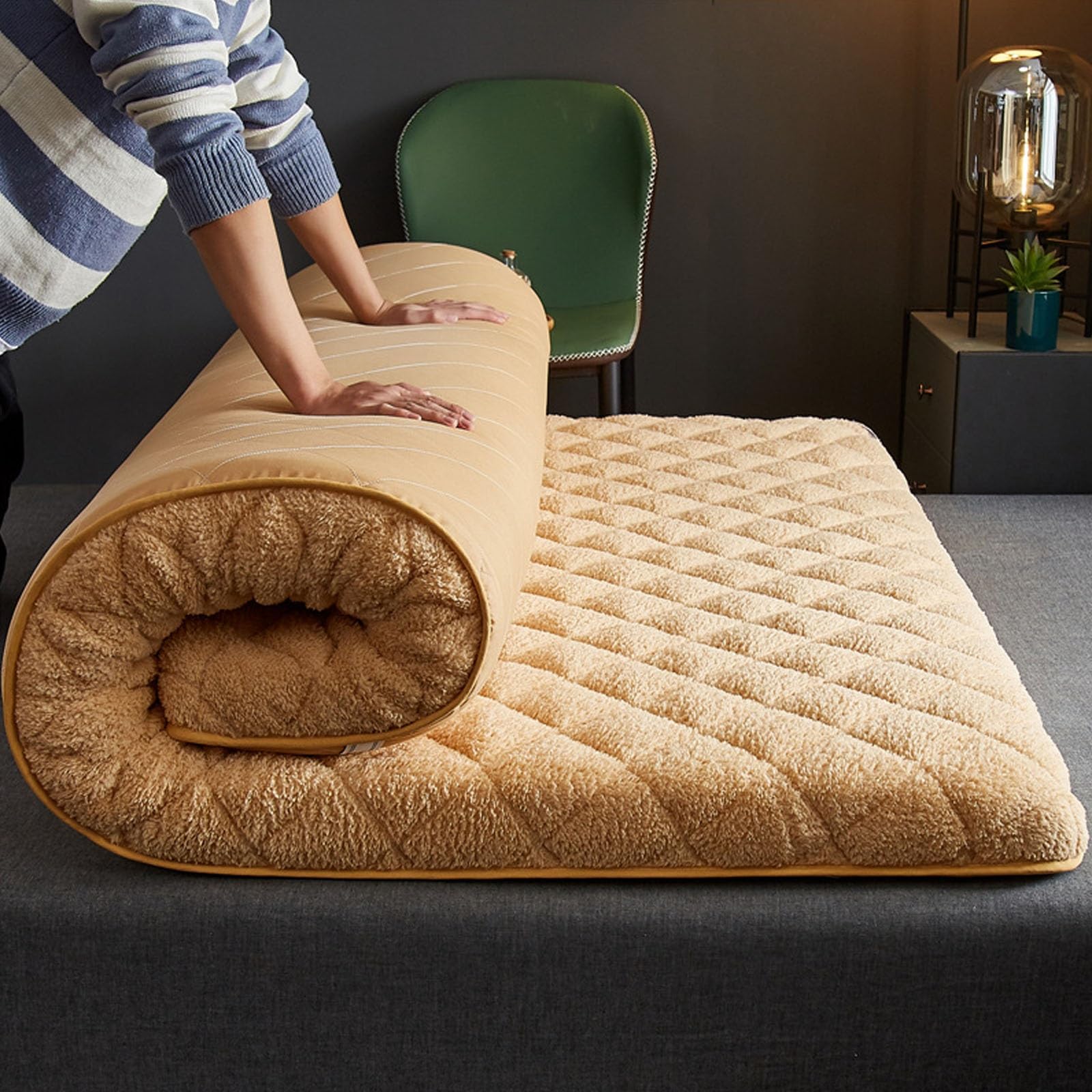 Futon japonais 180x200 antidérapant et pliable au rembourrage pelucheux