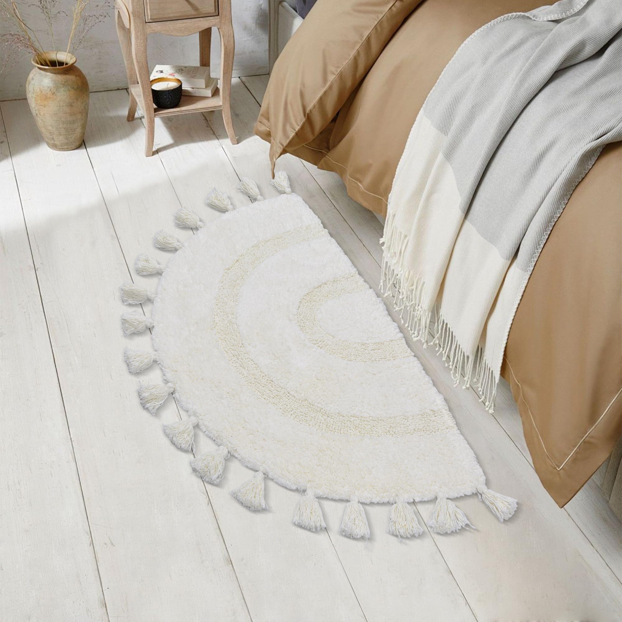 Tappeto da bagno Boho con nappe in cotone intrecciato a mano, tappetino da bagno a mezzo cerchio, tappeto da bagno lavabile in stile boho, per bagno, doccia, vasca (White)