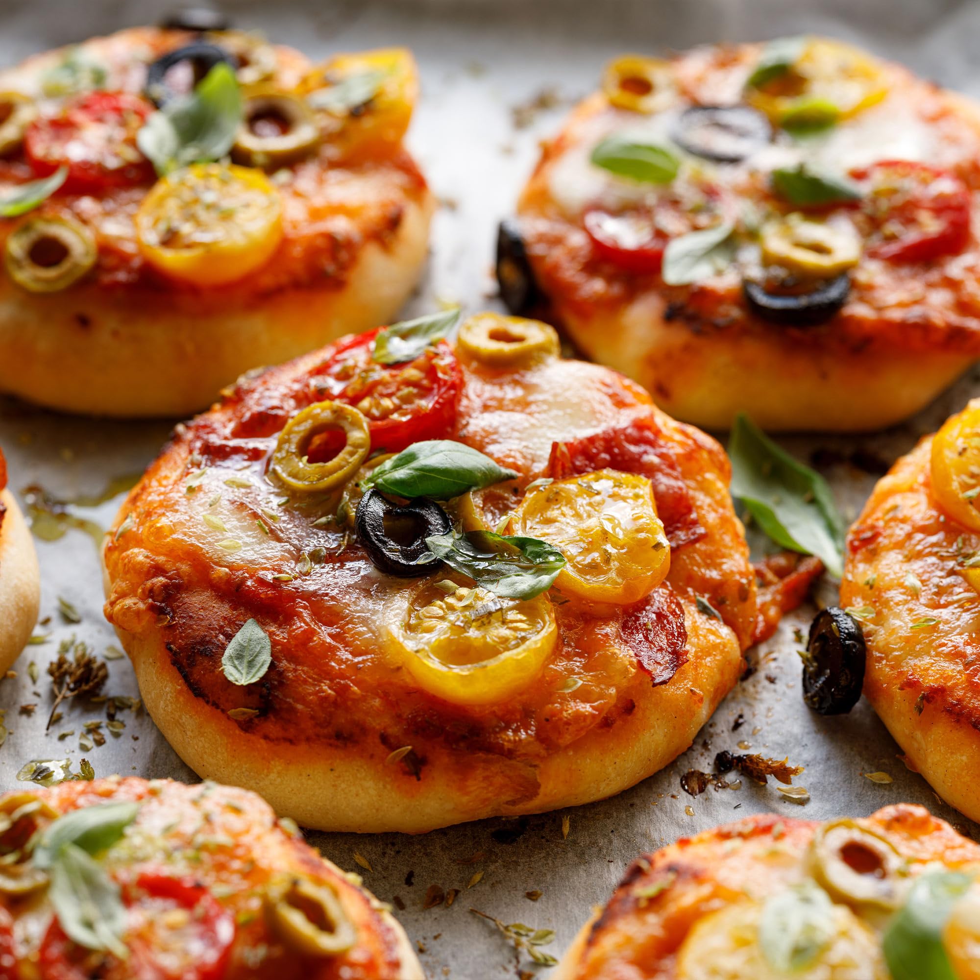 Monsterzeug Elektryczny mini piec do pizzy, piec do raclette, przenośny piec kamienny do domu, z patelniami do pizzy z uchwytami izolowanymi termicznie