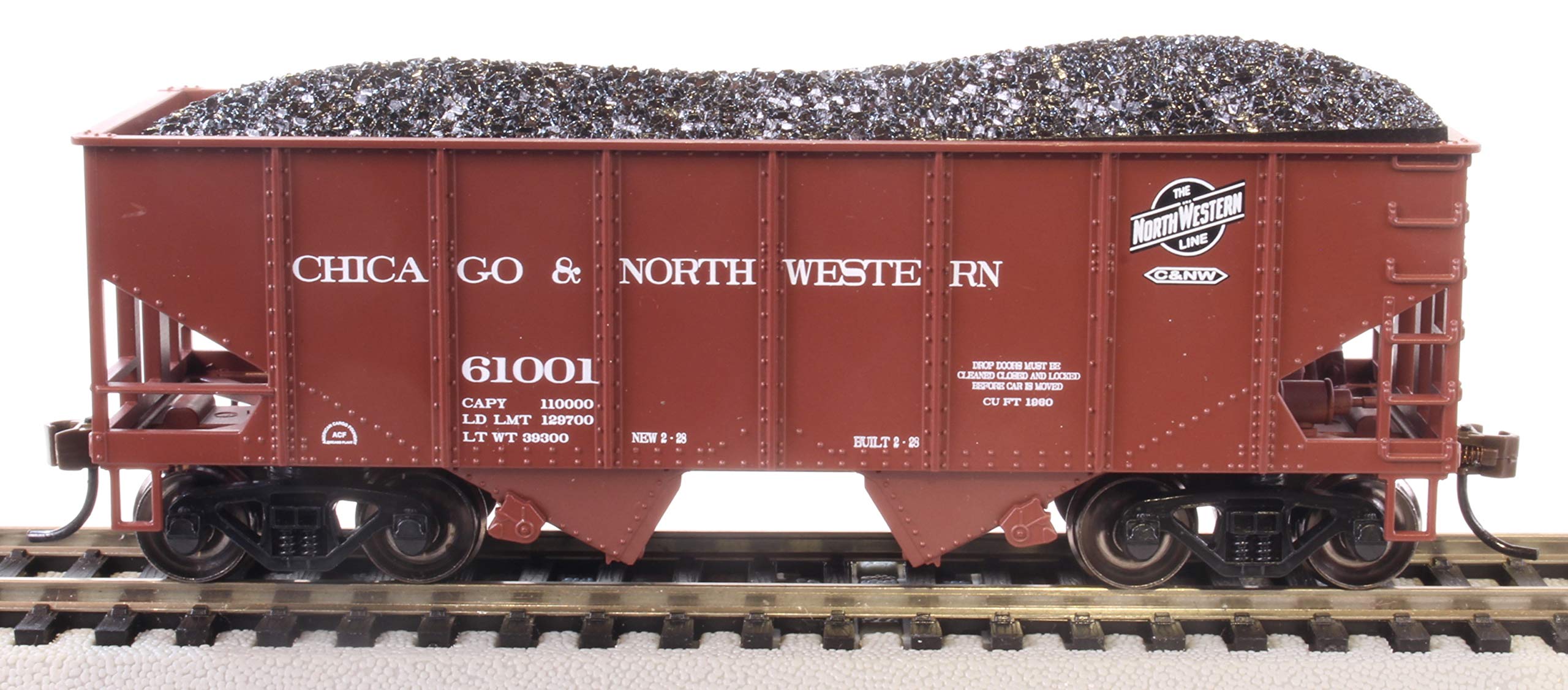 55-Ton 2-Bay Usra Outside Braced Hopper with Removable Coal Load - Chicago & North Western #61001 - HO Scale