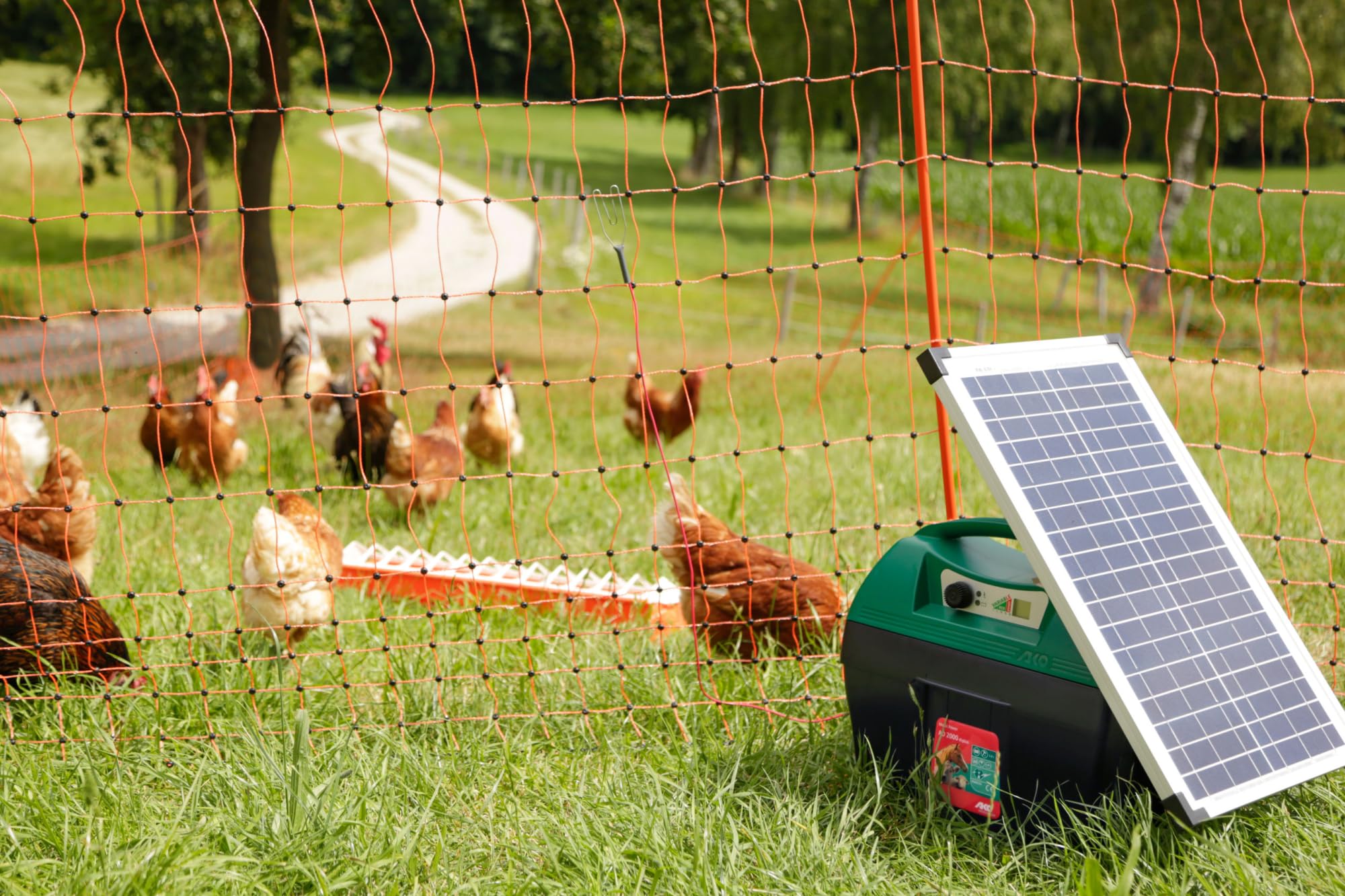 AKO Mobil Power AD 2000 Digital - Weidezaungerät 12V - für Zäune bis 8 km und mittlerem Bewuchs, mit Digitalanzeige & stufenloser Schlagstärke, ideal für Rinder, Pferde & Kleintiere, Made in Germany