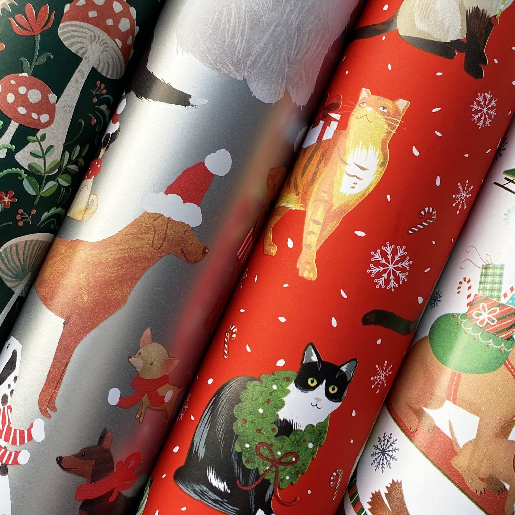 Jillson & Roberts Confezione da 4 rotoli di carta da regalo natalizia per bambini (25 piedi quadrati per rotolo, 200 metri quadrati totali per le vacanze, riccio, cani, gatti, slitta, 4 pezzi