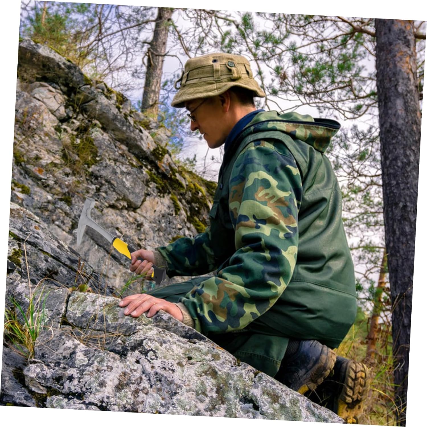 Balacoo Multi Purpose Geological Hammer with Ergonomic Grip Lightweight for Geological Surveys Exploration and Outdoor Activities Essential Tool for Professionals