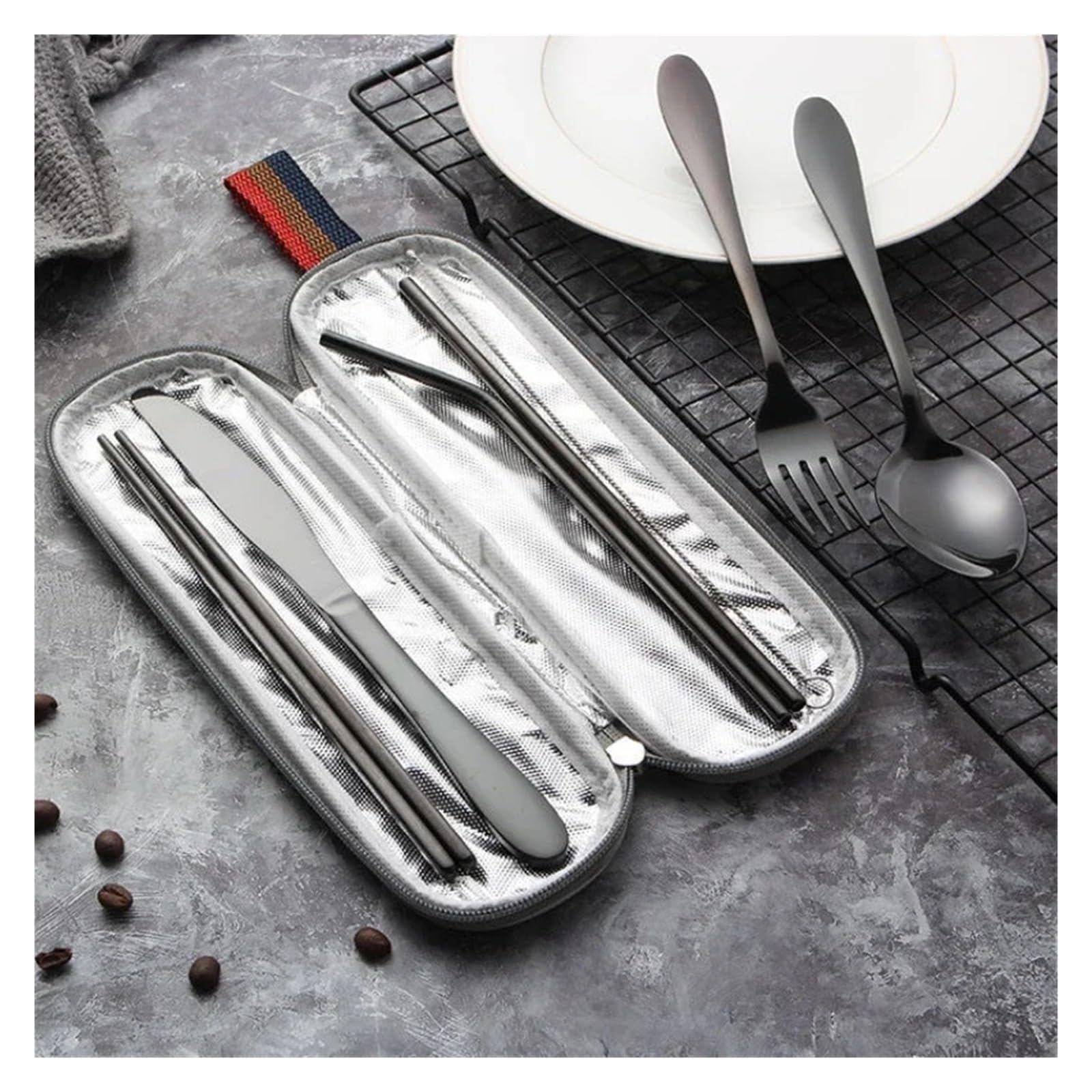 Stoviglie da viaggio riutilizzabili Set di posate campeggio con cucchiaio in acciaio inossidabile, forchetta, bacchette, custodia portatile in paglia(Black)