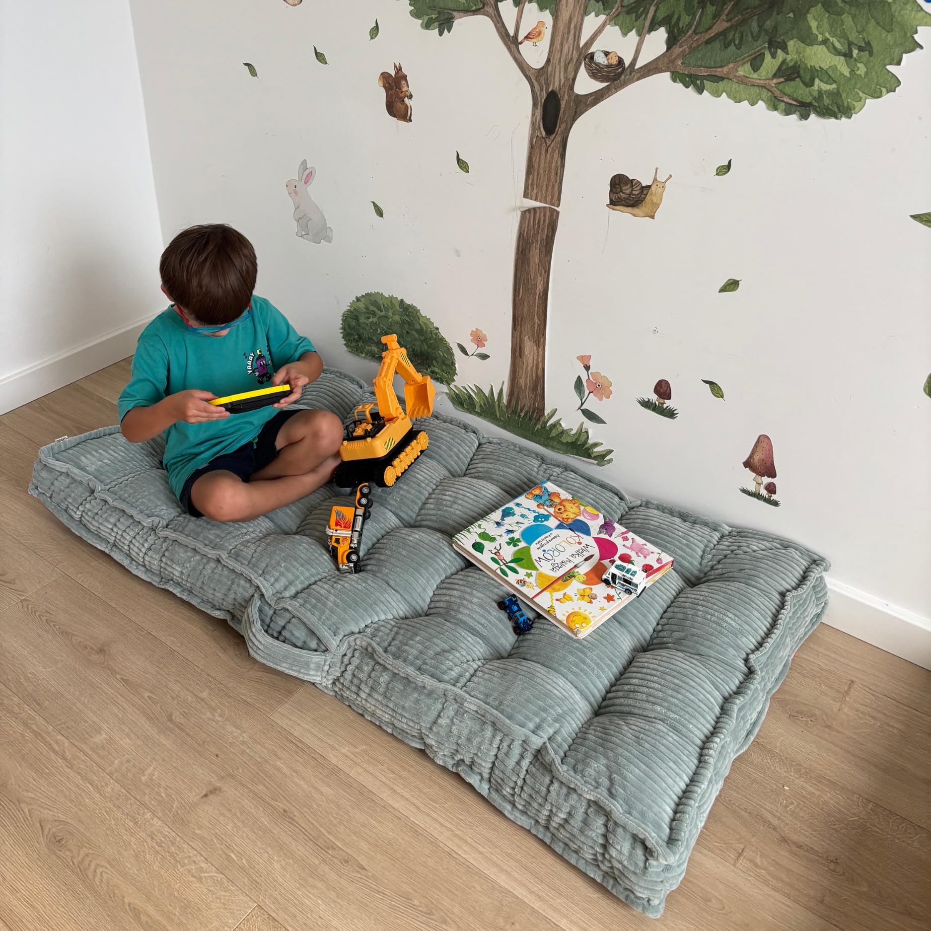 Gutekissen Französisch Gesteppte Kindermatratze 130x60x10 cm – Weiche Spiel- und Liegematte für Kinderzimmer, faltbar, gepolstert, stilvolles Design (Braun)