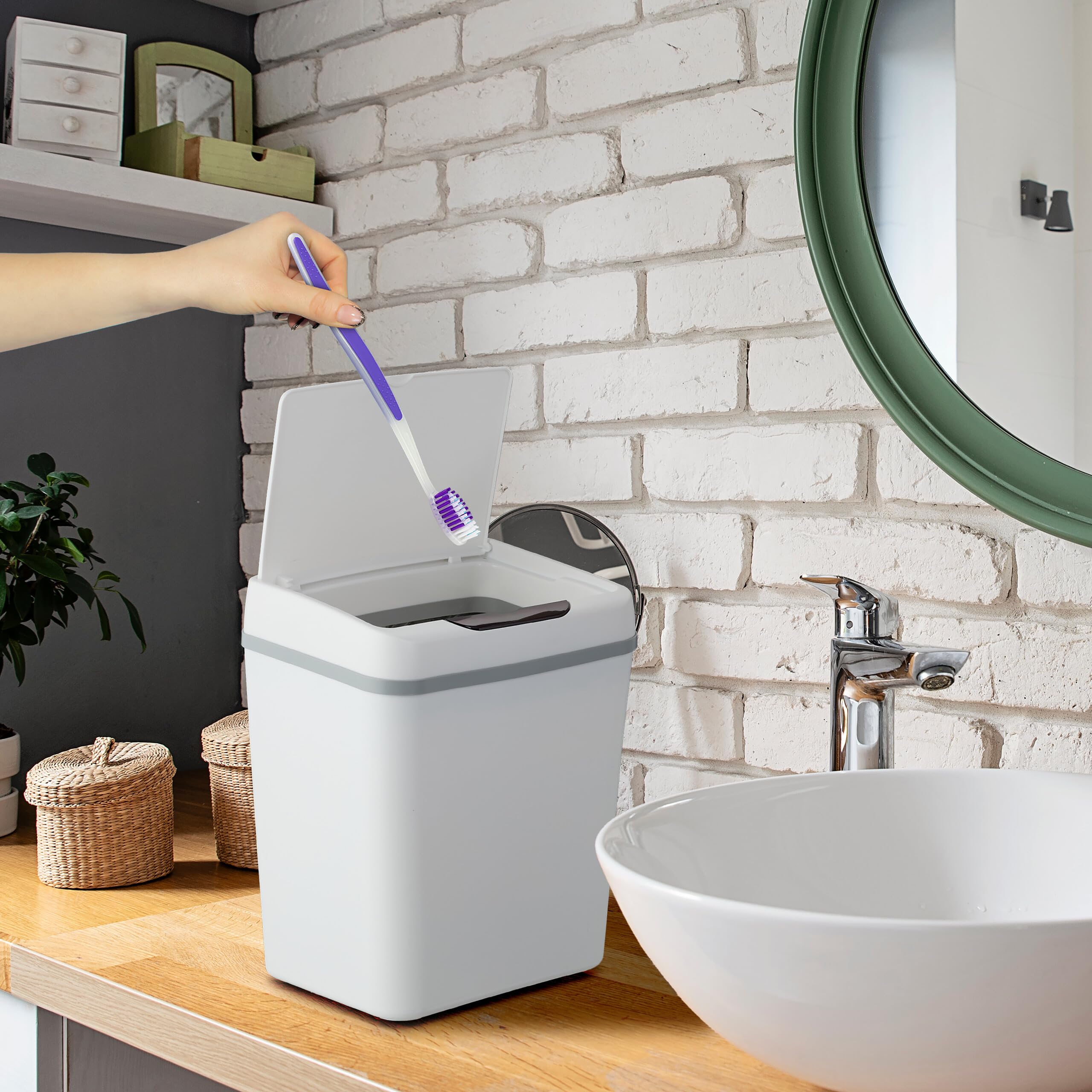 Relaxdays kosz łazienkowy z czujnikiem, 9 l, automatyczna pokrywa, uchwyt na worek na śmieci, kosz na śmieci WC, tworzywo sztuczne, biały