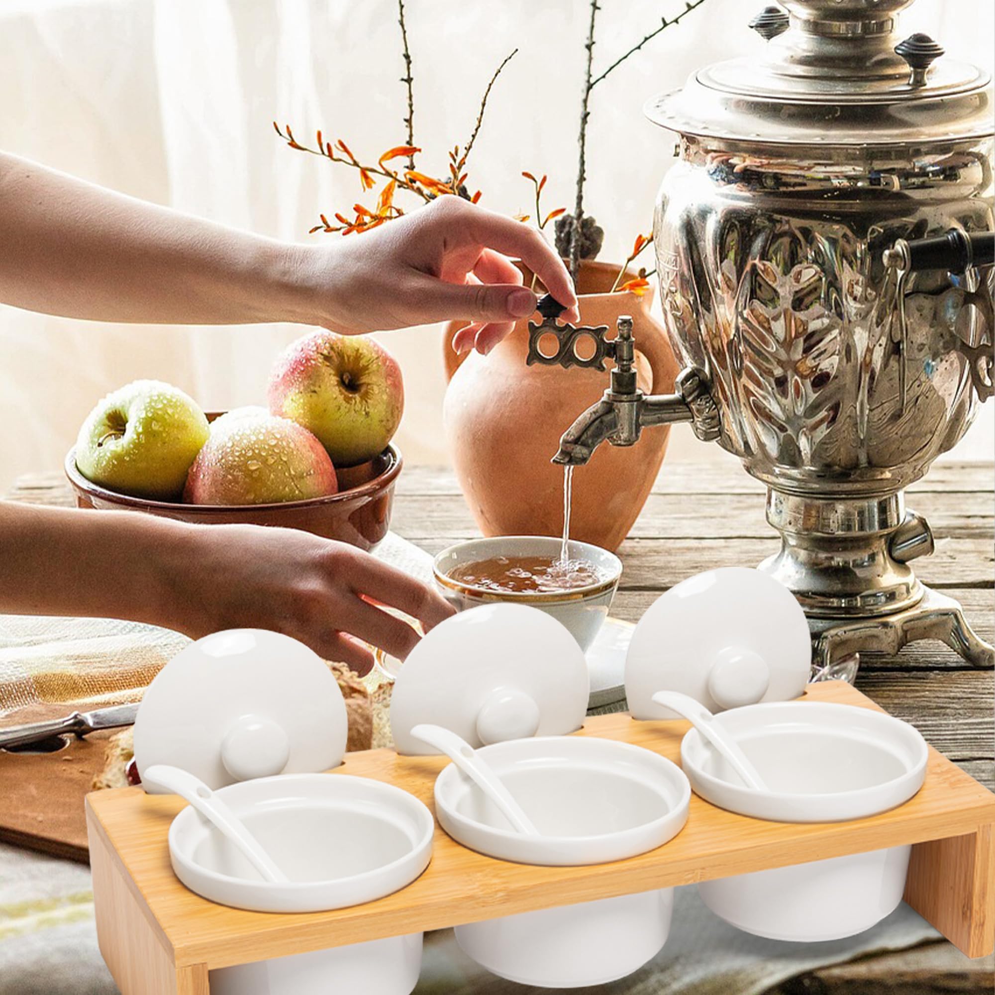 Defined Deco - Set di 3 ciotole per condimenti in legno, con coperchi e cucchiai, vassoio in bambù rialzato, per servire patatine e salse, colore: bianco