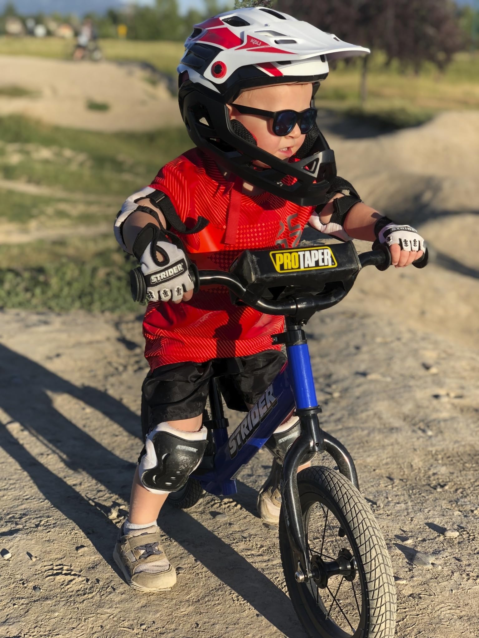 Amazon | STRIDER(ストライダー) エルボー ニーパッド (肘&膝)セット