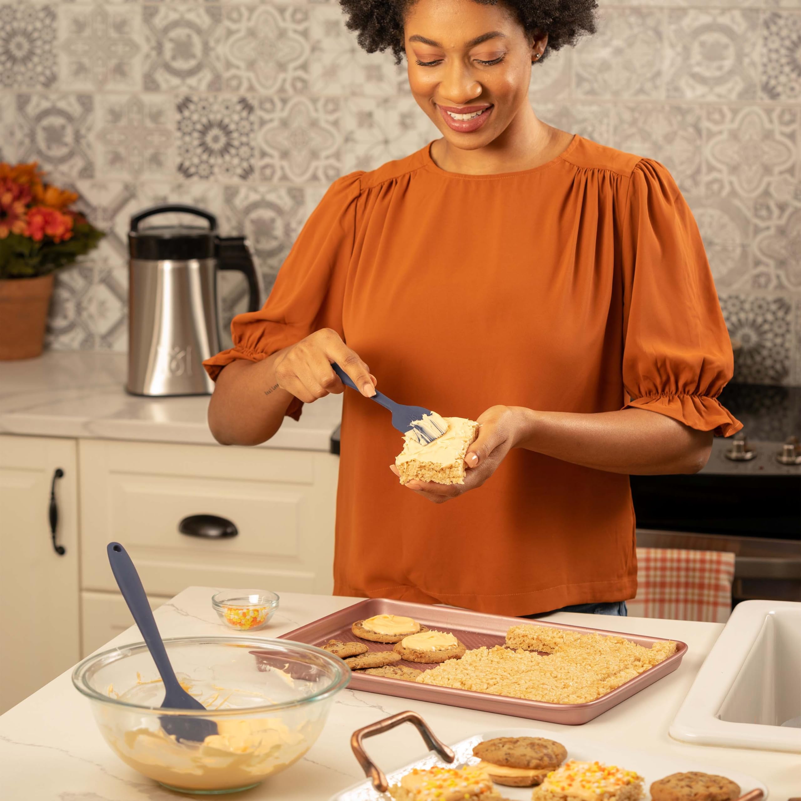 Magical Butter Paquete de dulces de máquina – Decarbox, paquete de 3 tazas medidoras de silicona, máquina MB2E, paquete de 3 espátulas de silicona, guante mágico, bolsas de filtro de 190 y molde de
