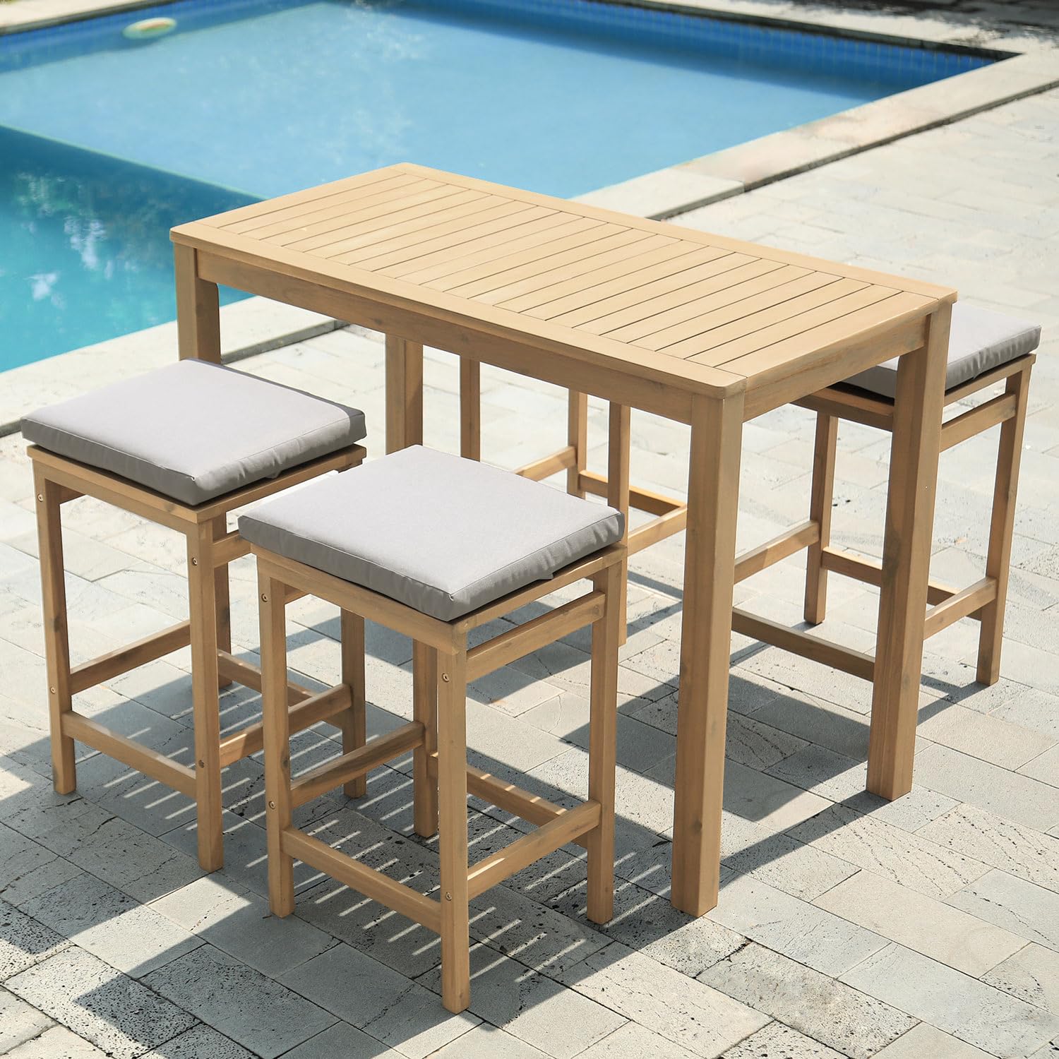 Happy Garden Mange Debout Aruba en Acacia avec Coussins Sable. Table Haute et tabourets d'extérieur pour 4 Personnes.