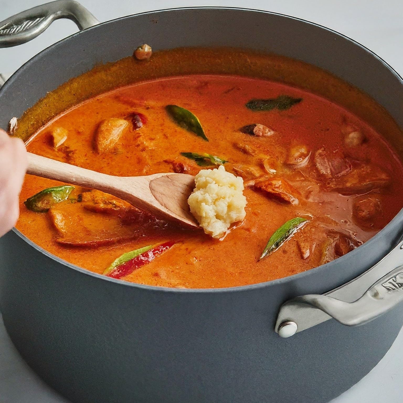 Univer Crema de ajo, tubo de 160 g, picante y versátil