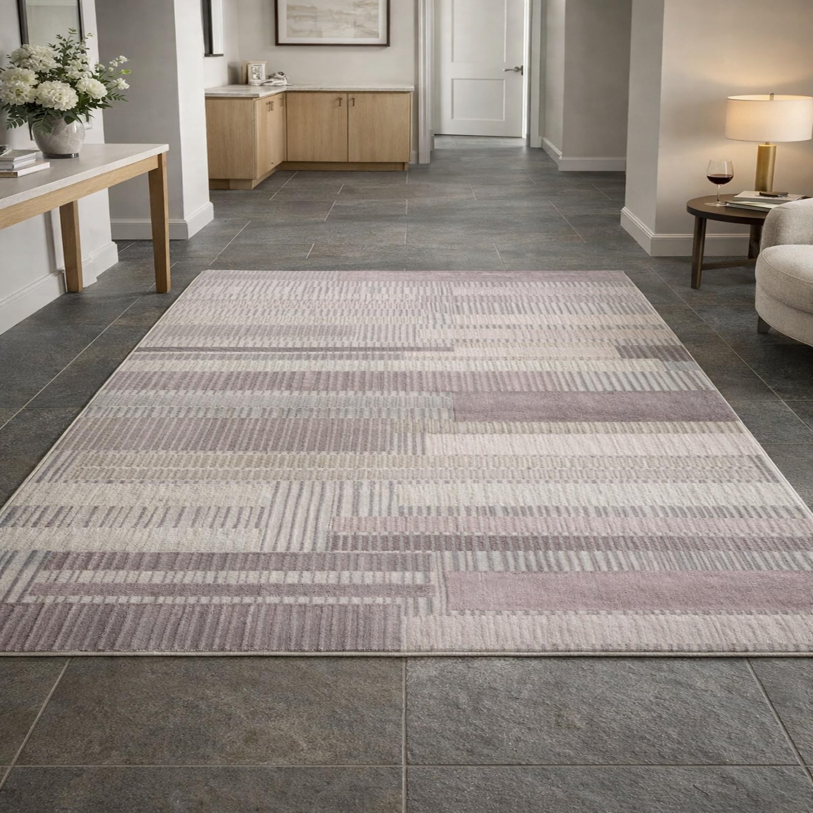 Tapis de chambre poils ras violet géométrique pour créer un coin lecture cosy
