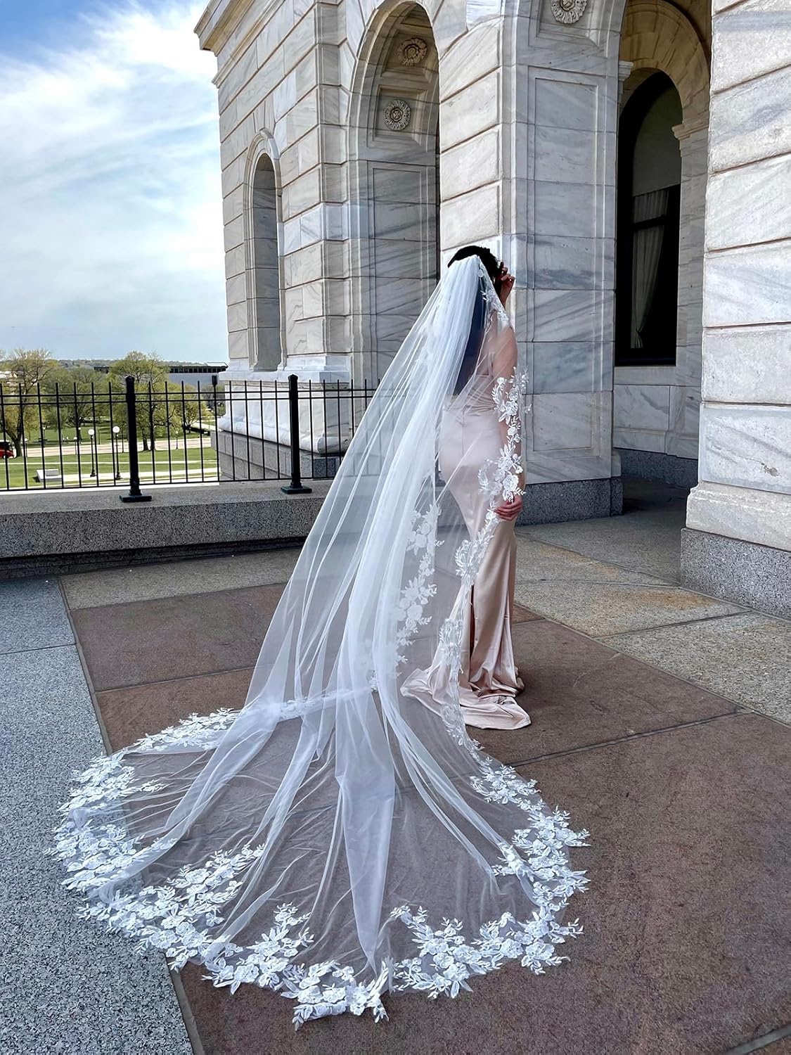 Wedding Veils Lace Flower Cathedral Length Veils with Metal Comb Veil for Bride Bachelorette Party Photoshoot