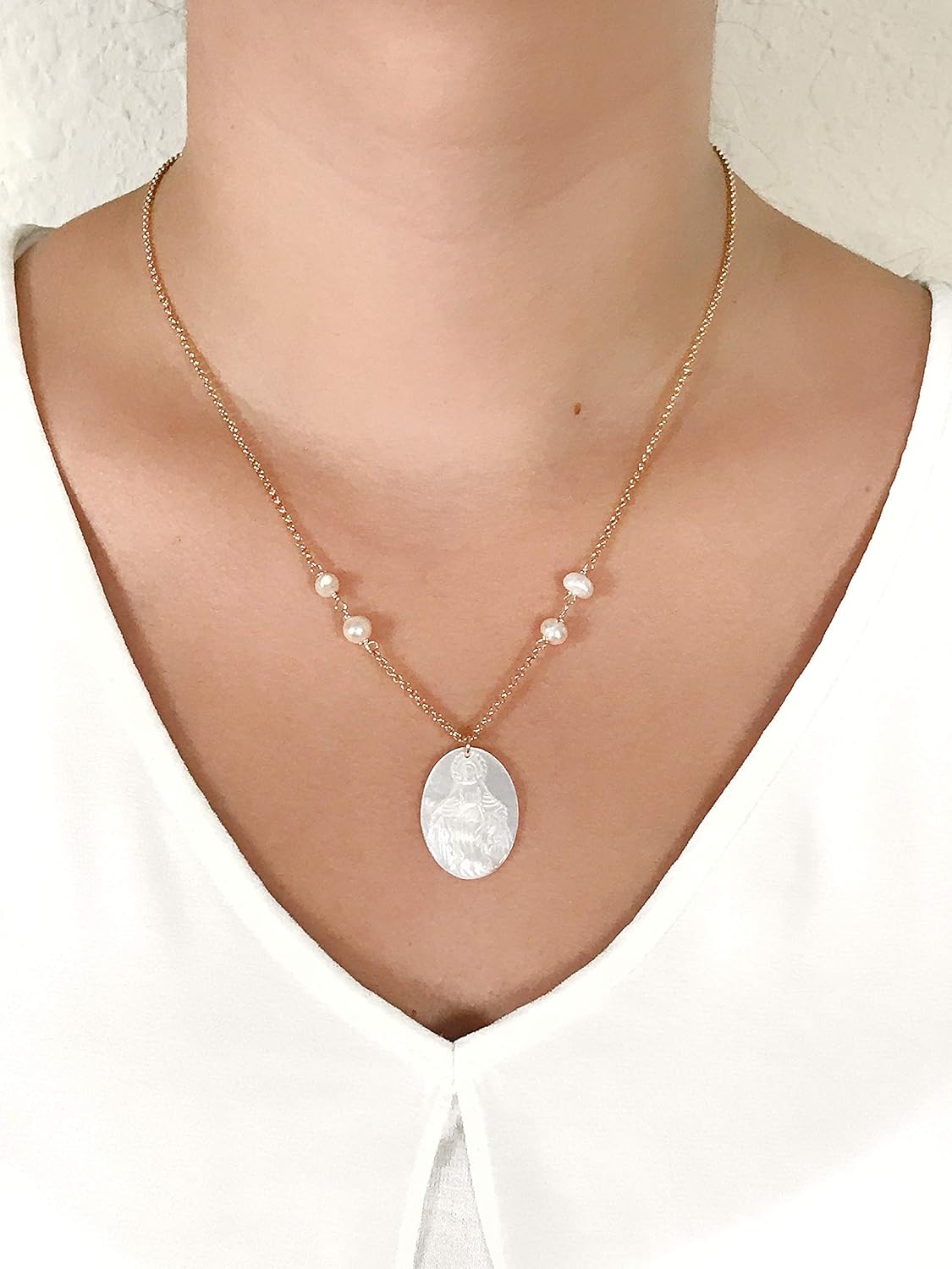 SIFRIMANIA Catholic Religious Necklace with Freshwater Pearls and Mother of Pearl Virgin Mary Pendant - Image 2