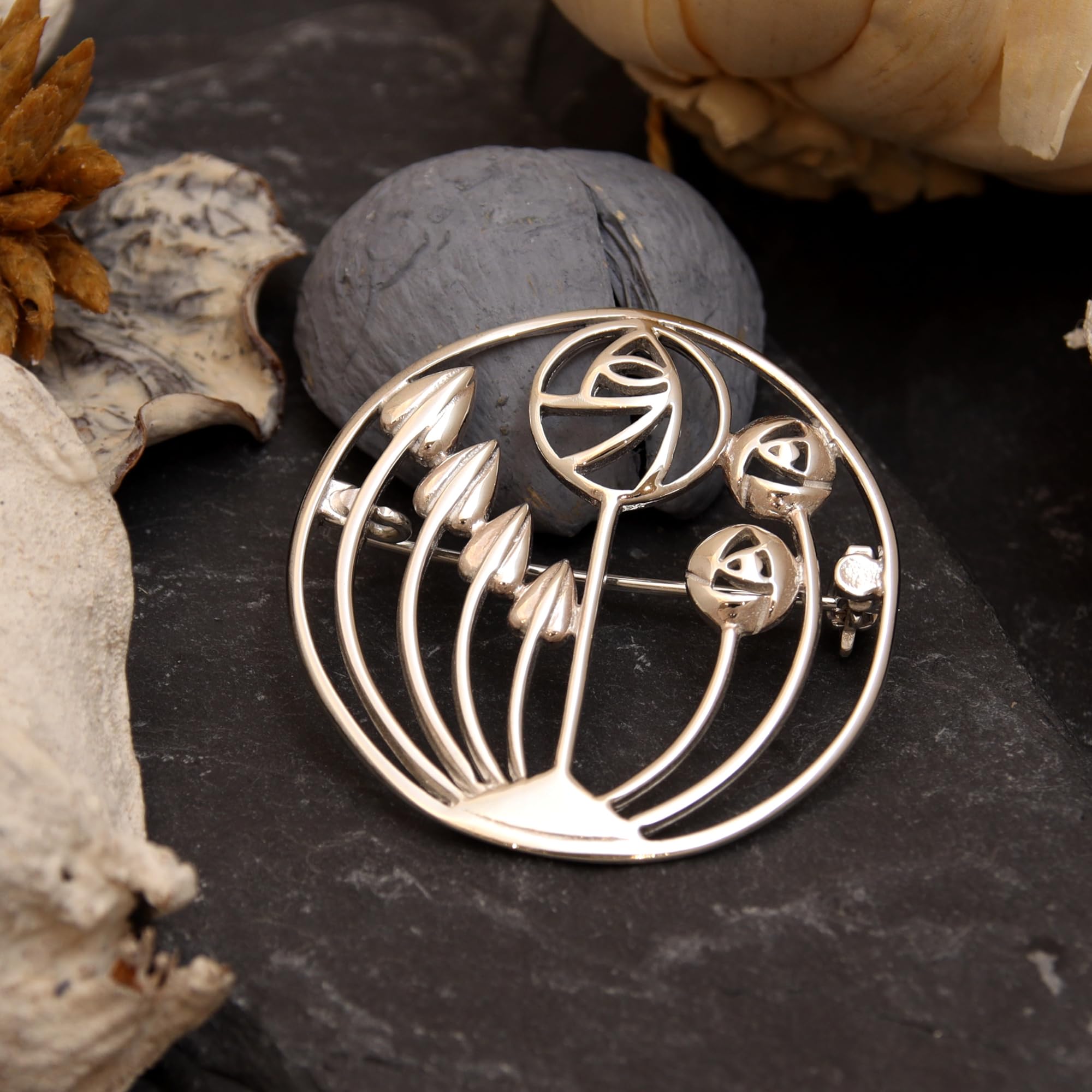 Alexander Castle Charles Rennie Mackintosh Brosche aus 925er Sterlingsilber für Damen – Silberne Brosche mit Geschenkbox – 36 mm