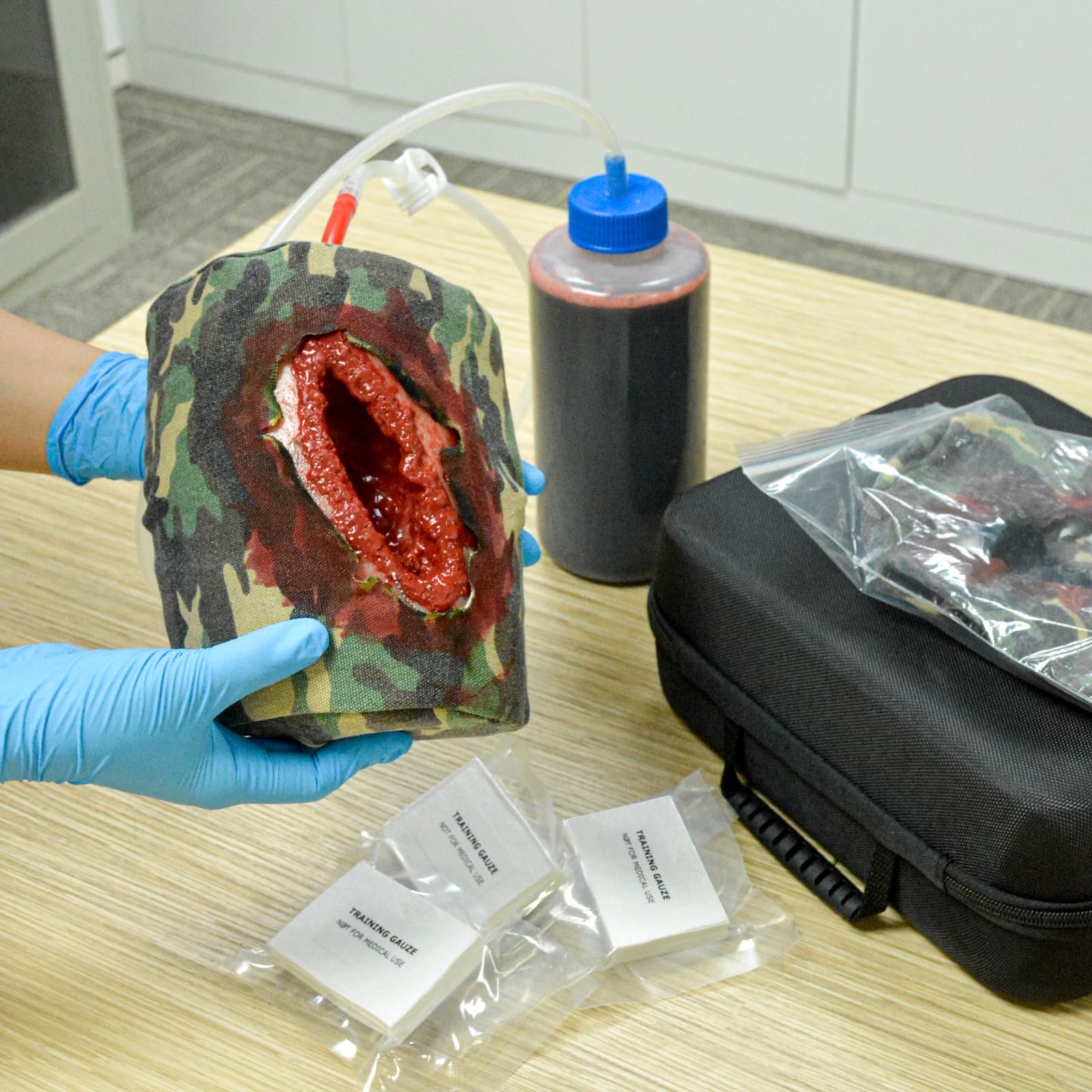 Oberschenkel-Lazeration Wundpackungs-Trainer für Blutstillung in der medizinischen Ausbildung, Erste-Hilfe-Notfallpraxis und militärisches Traumatraining.