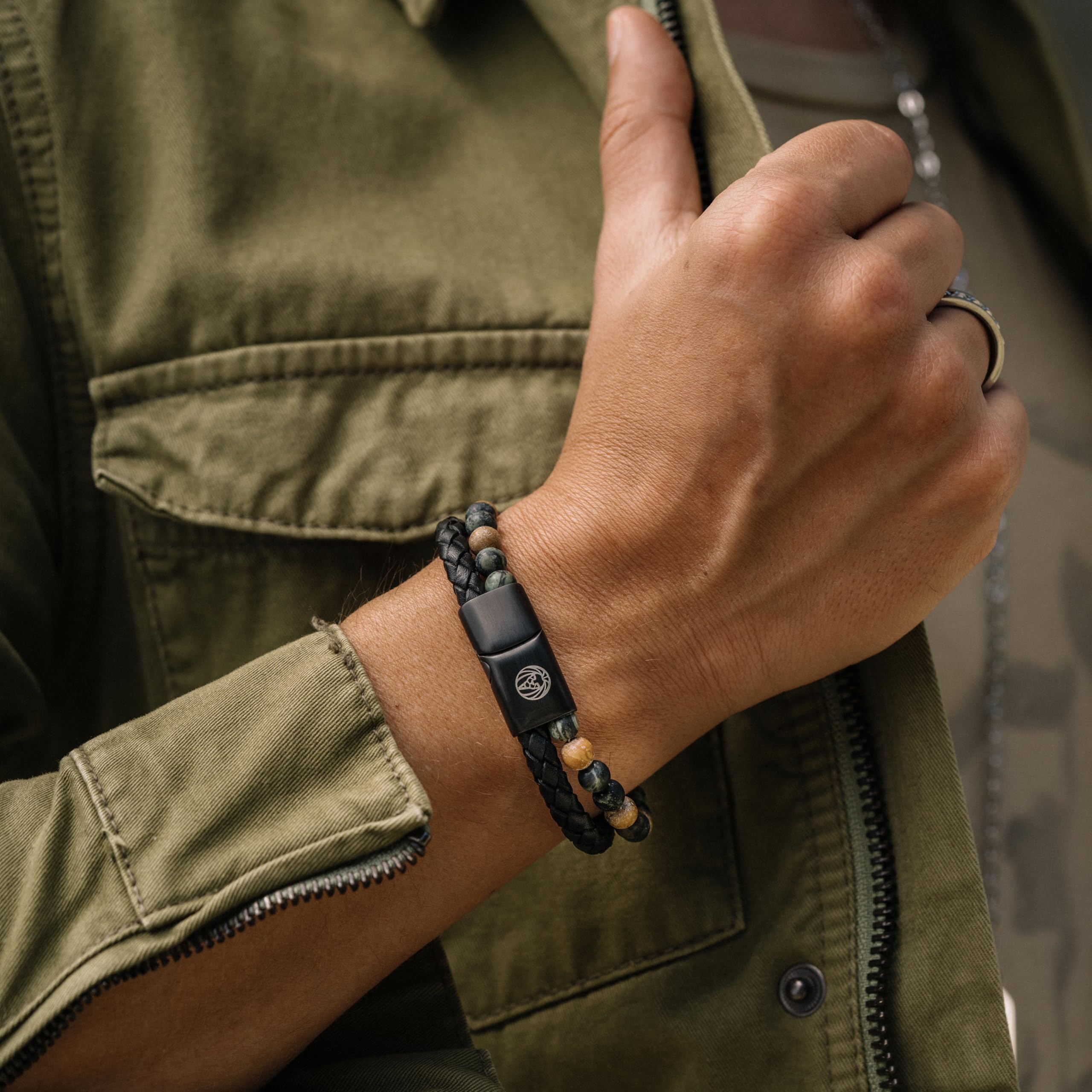 Lucleon by Trendhim Perlenarmband Herren | Roter Tigerauge Schwarzer Onyx und Leder | 316L Edelstahl & Natursteine | Dänisches Design | Magnetverschluss | Schwarz