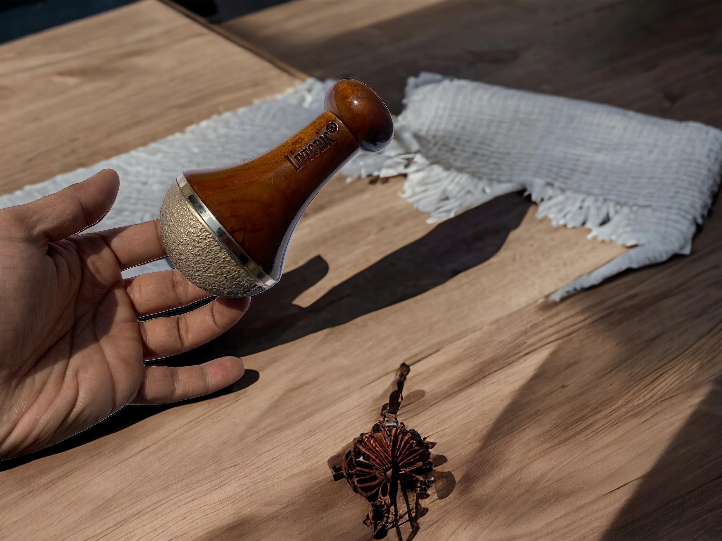Livronic Detox Bronze Kansa Wand masażer ciała i stóp, unikalny design – masażer 2 w 1 z dwoma różnymi rozmiarami kubków Kansa, wygodny uchwyt i masażer Kansa vatki, 1 opakowanie 2 szt