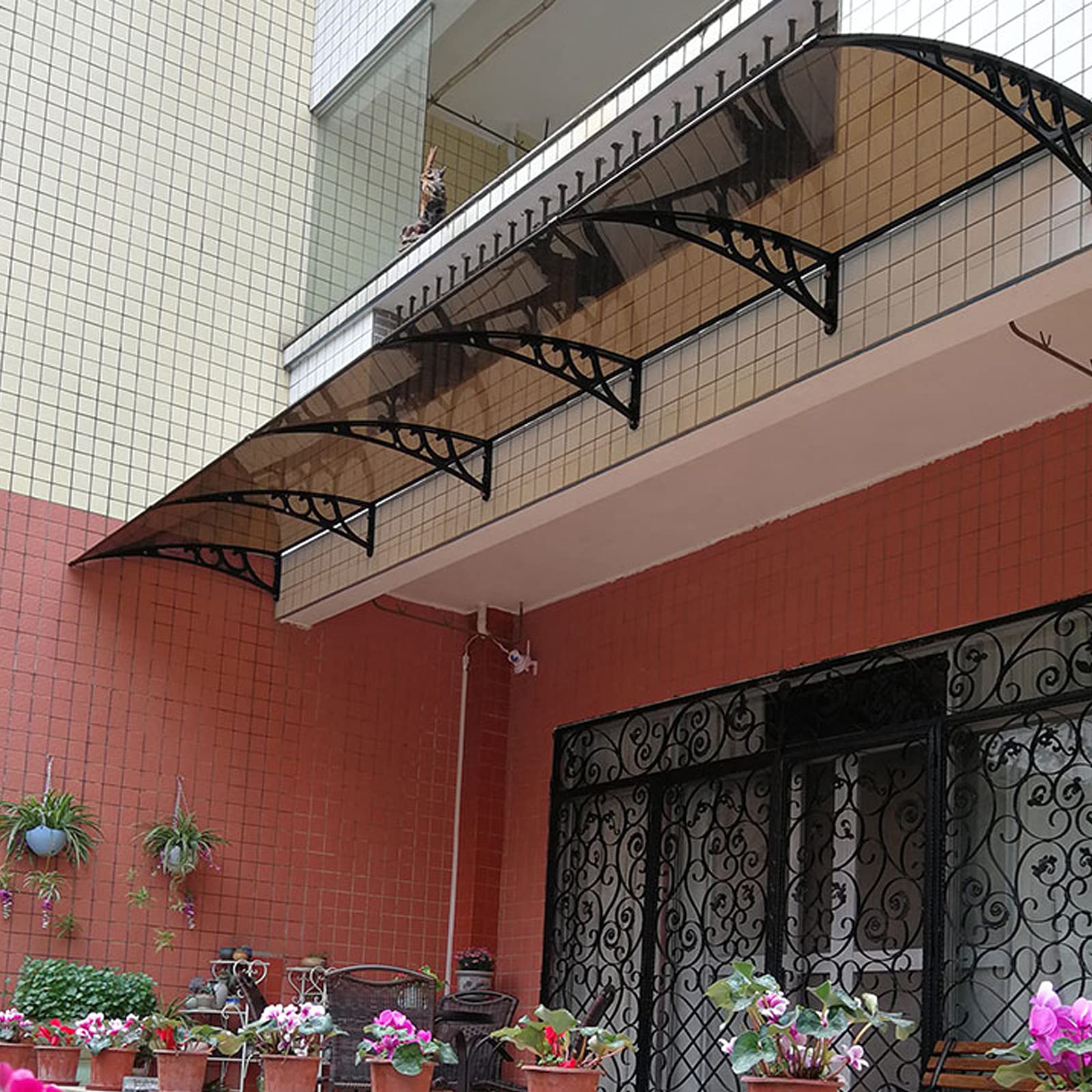 Auvent de Porte de fenêtre incurvé Silencieux avec Protection UV, Supports en Alliage d'aluminium, résistant à l'eau et aux Chocs, Couverture extérieure en Polycarbonate Marron (80 x 270 cm)
