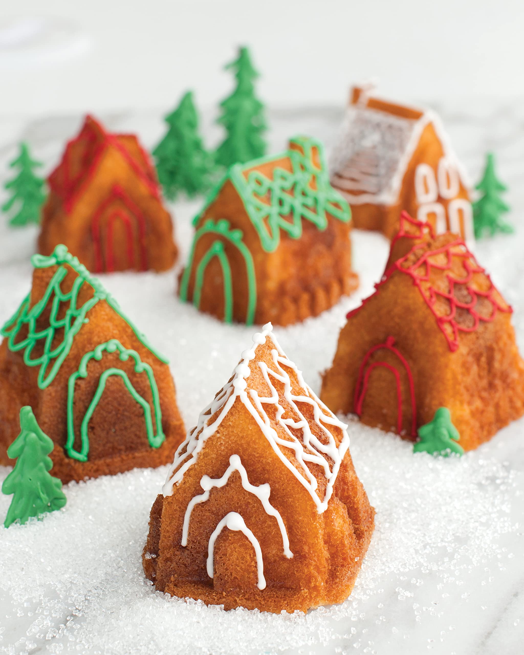 Nordic Ware Moule à Gâteau Petit Village de Noël, moule en fonte d'aluminium pour la création de gâteaux festifs, moule gâteau de Noël antiadhésif fabriqué aux États-Unis, couleur : argenté