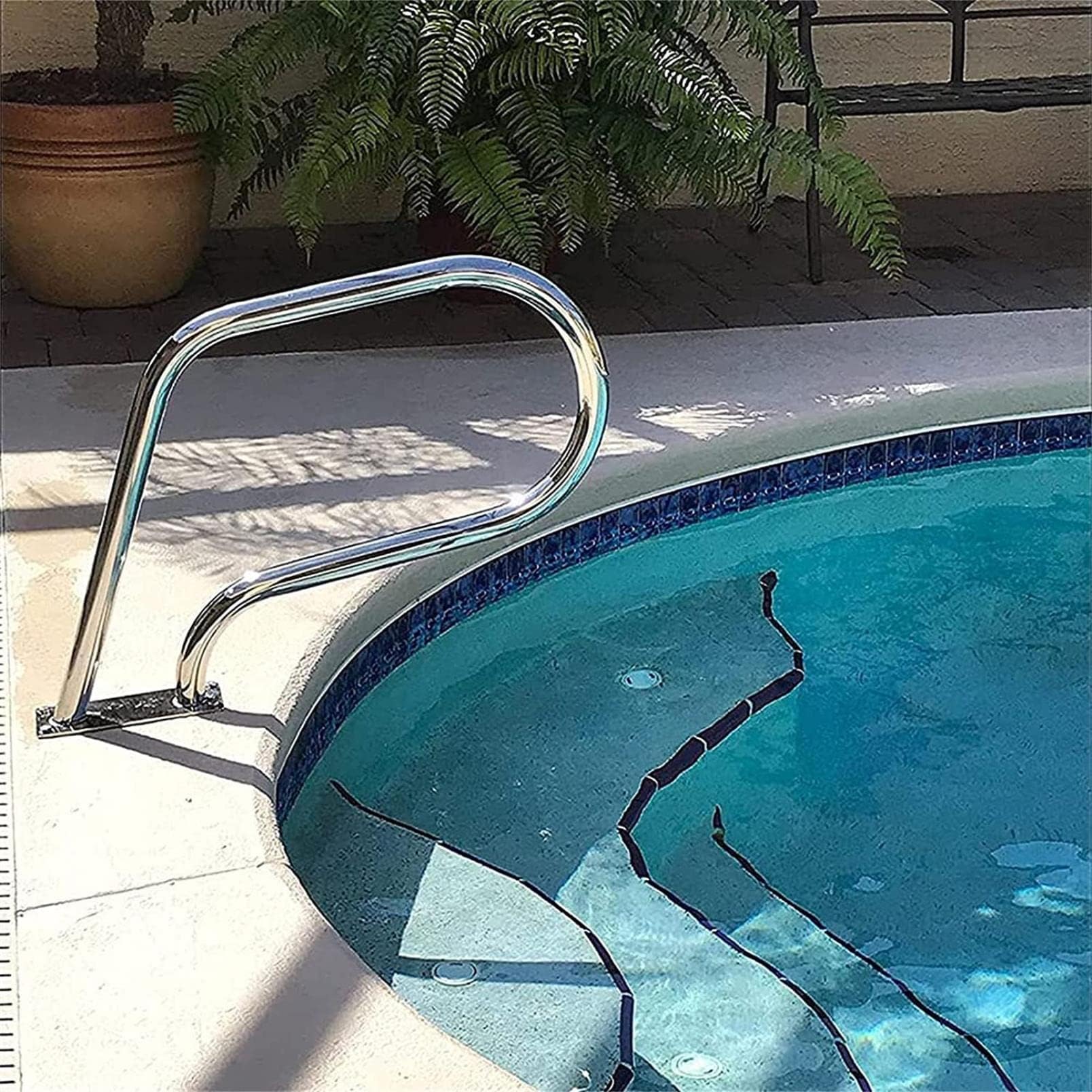 Rampe de piscine inox pour bassin de baignade intérieur et extérieur