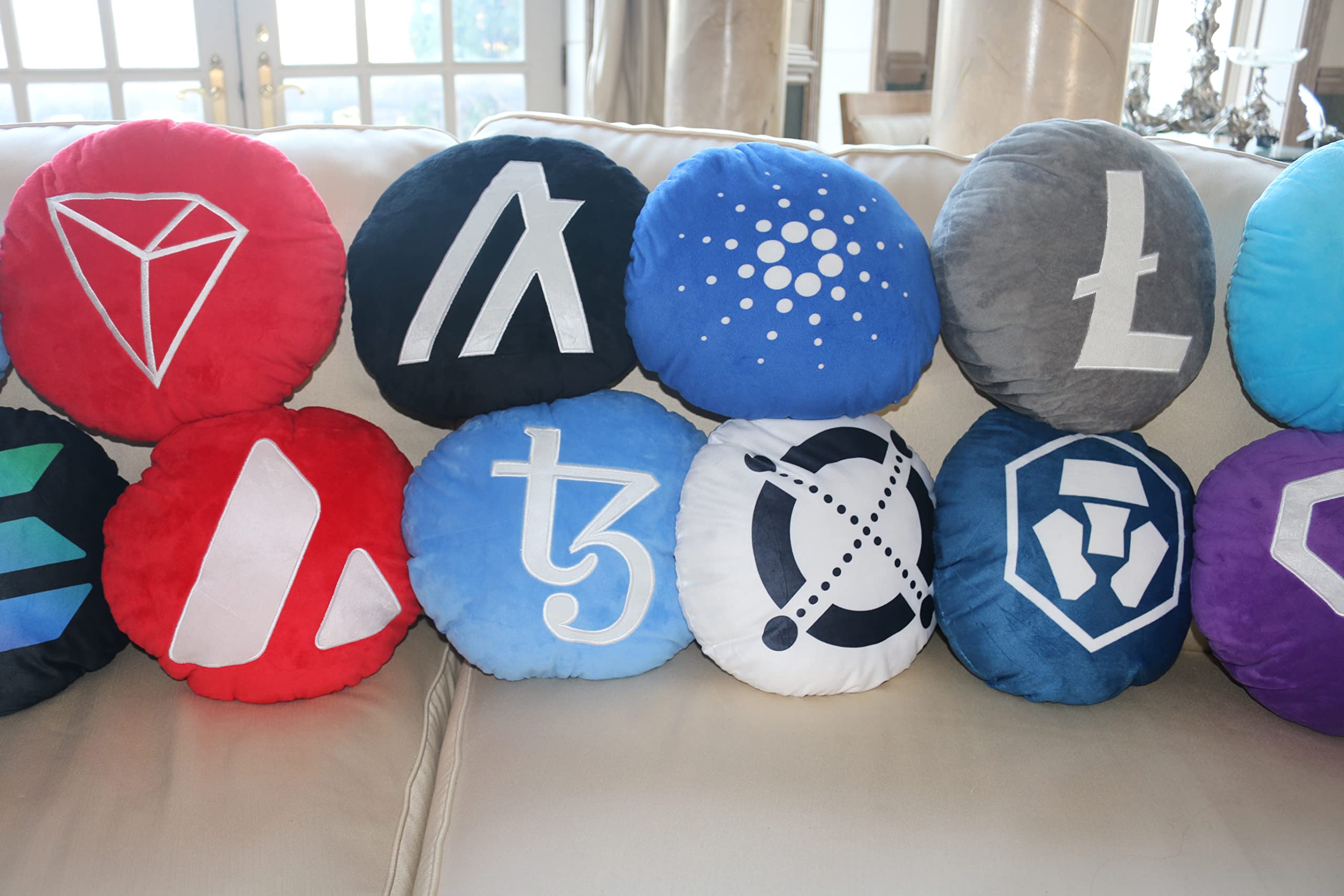 Amazon.com: Crypto.com Cronos Almohada - Almohada redonda de peluche  criptográfico de BlockCraft.Compra Cronos CRO almohada de felpa  (actualizada : Juguetes y Juegos