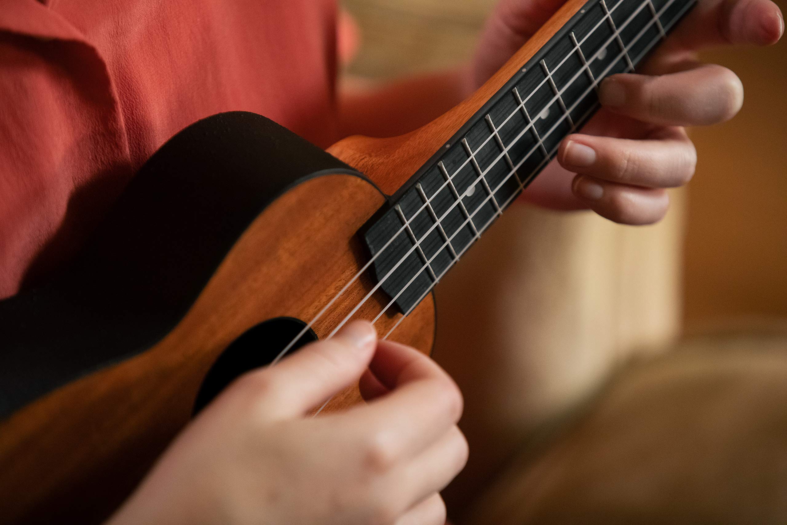 Ortega Guitars Akustyczne Ukulele Sopranowe – Seria Keiki K2 – w Zestawie z Akcesoriami – Mahoń/ABS, Wykończenie Naturalne (K2-MAH)