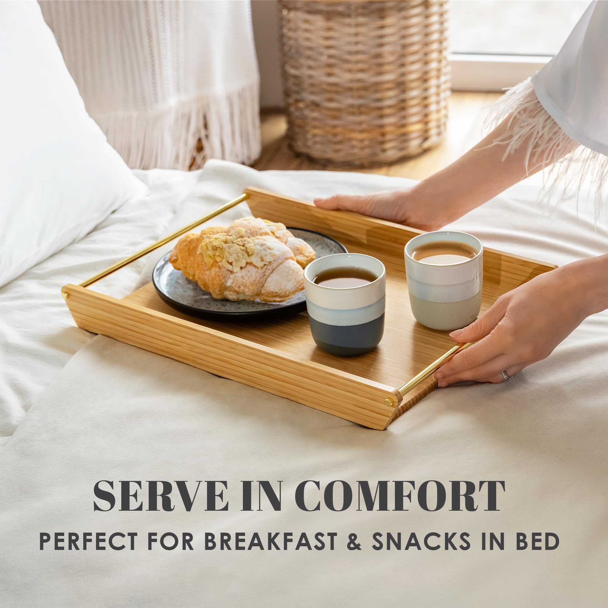 Lujosa bandeja de madera para servir con asas de metal, 17 x 12.2 pulgadas, bandeja otomana decorativa y bandeja de mesa de café para desayuno en la cama, cena y más (asas de bambú/dorado/divisores