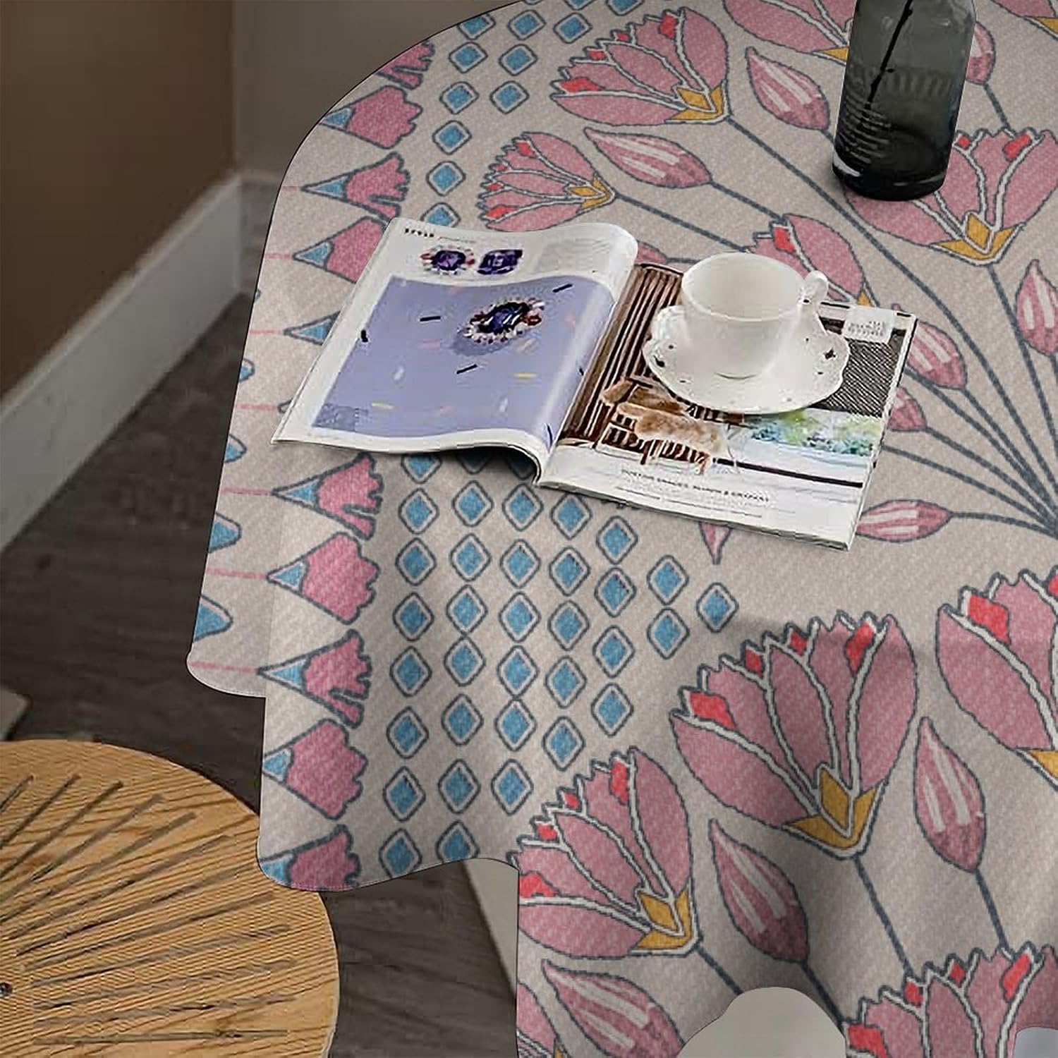 Cheyan Pink and Rice White Cairo Round Tablecloth 70x70in Chinoiserie Asian Style Table Cloth Round Table Cover for Kitchen Dining Room Buffet Banquet Holiday Party Waterproof Table Decor